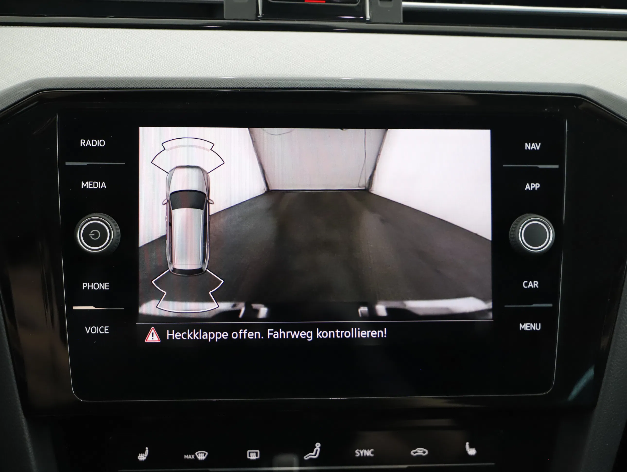 VW Passat Variant 2.0 TDI BMT Business | Bild 9 von 21