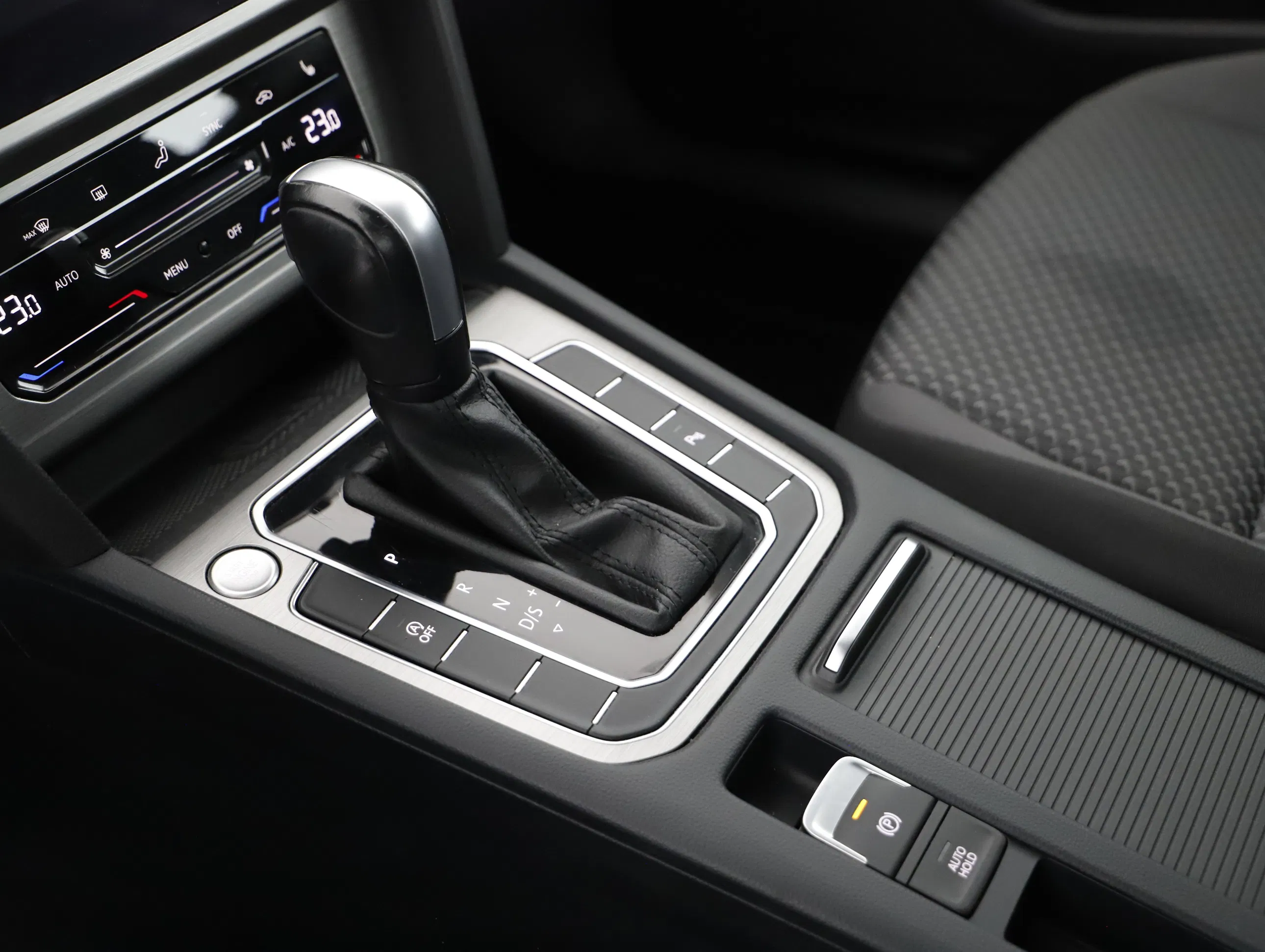 VW Passat Variant 2.0 TDI BMT | Bild 14 von 21