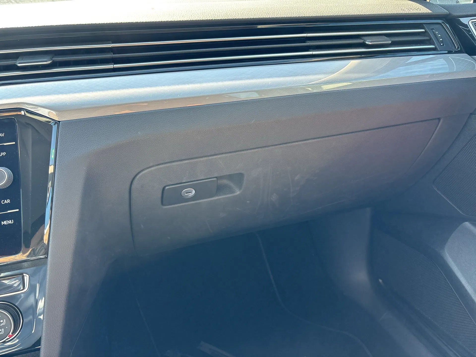 VW Passat Variant 2.0 TDI BMT Business | Bild 17 von 20