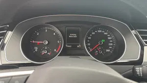VW Passat Variant 2.0 TDI 4Motion BMT Business | Thumbnail 11 von 20