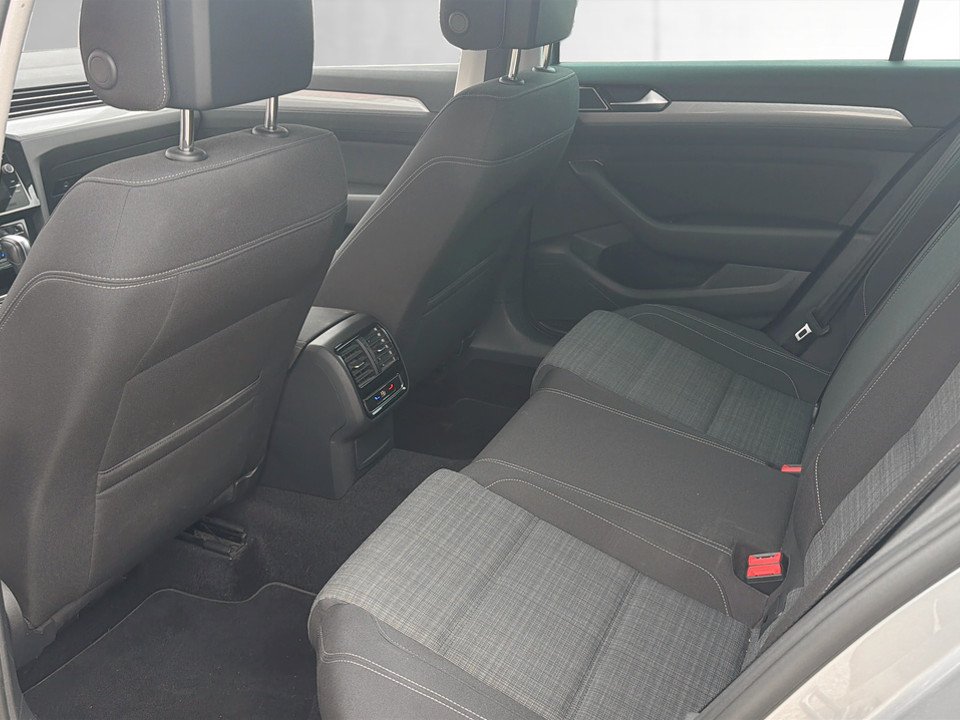 VW Passat Variant 2.0 TDI 4Motion BMT Business | Bild 17 von 20