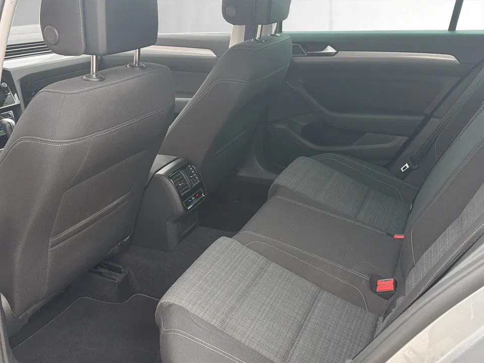 VW Passat Variant 2.0 TDI 4Motion BMT Business | Bild 17 von 20