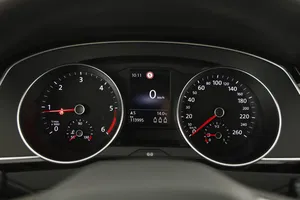 VW Passat Variant Eleg. 2.0 TDI | Thumbnail 14 von 26