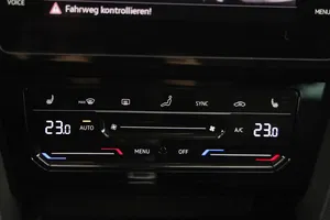 VW Passat Variant Eleg. 2.0 TDI | Thumbnail 18 von 26