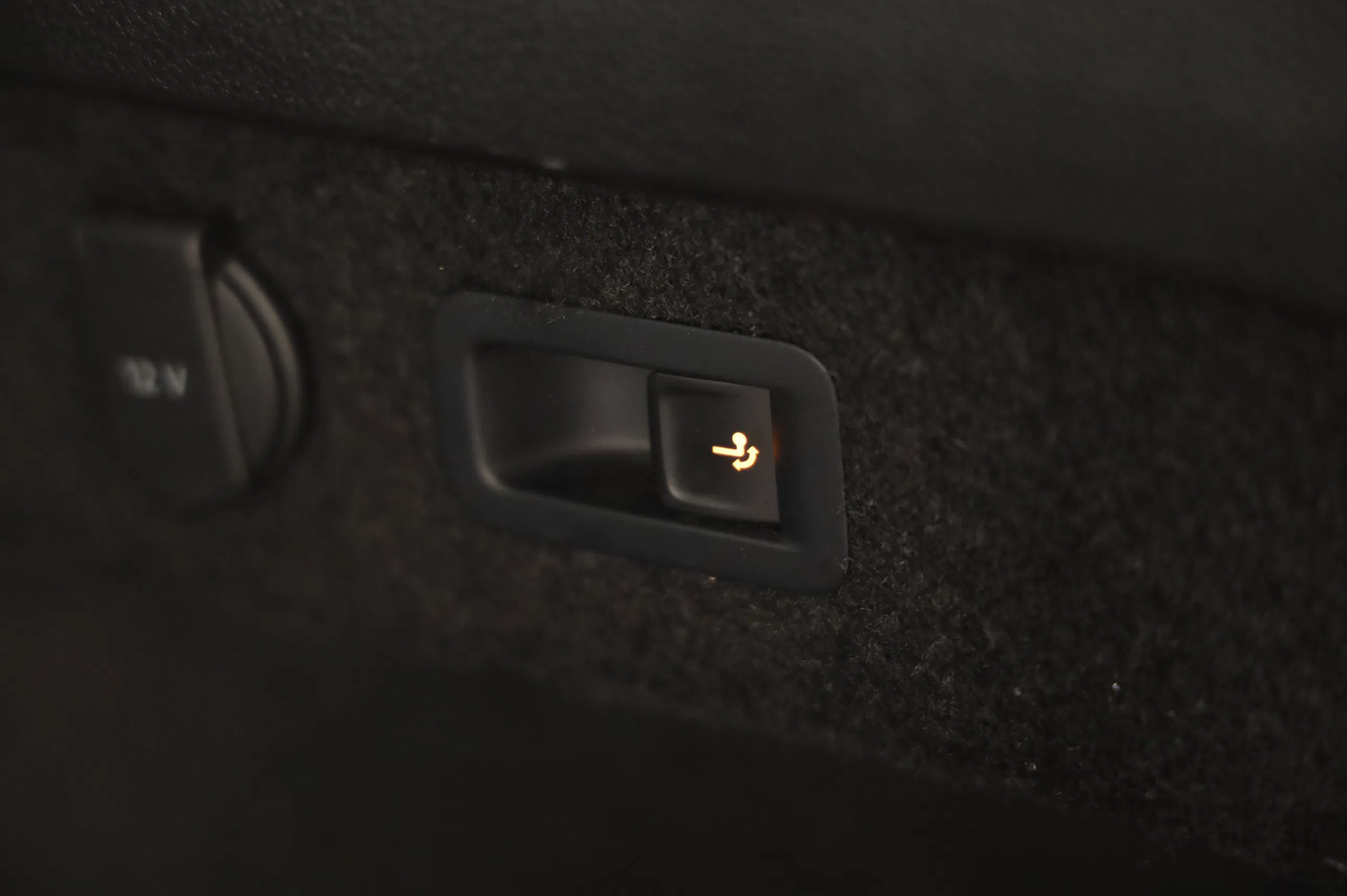 VW Passat Variant Eleg. 2.0 TDI | Bild 24 von 26