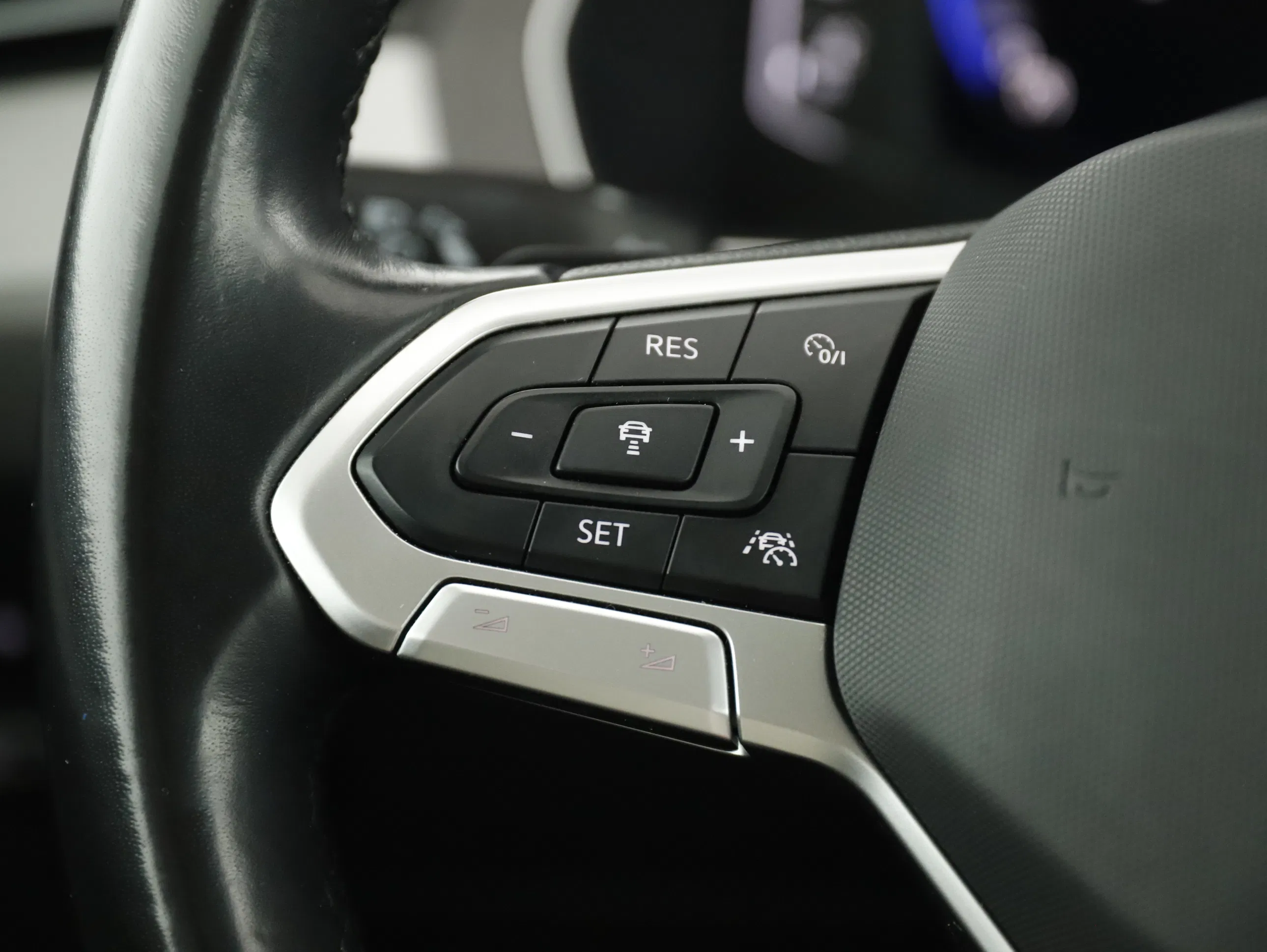 VW Passat Variant 2.0 TDI BMT Business | Bild 18 von 29