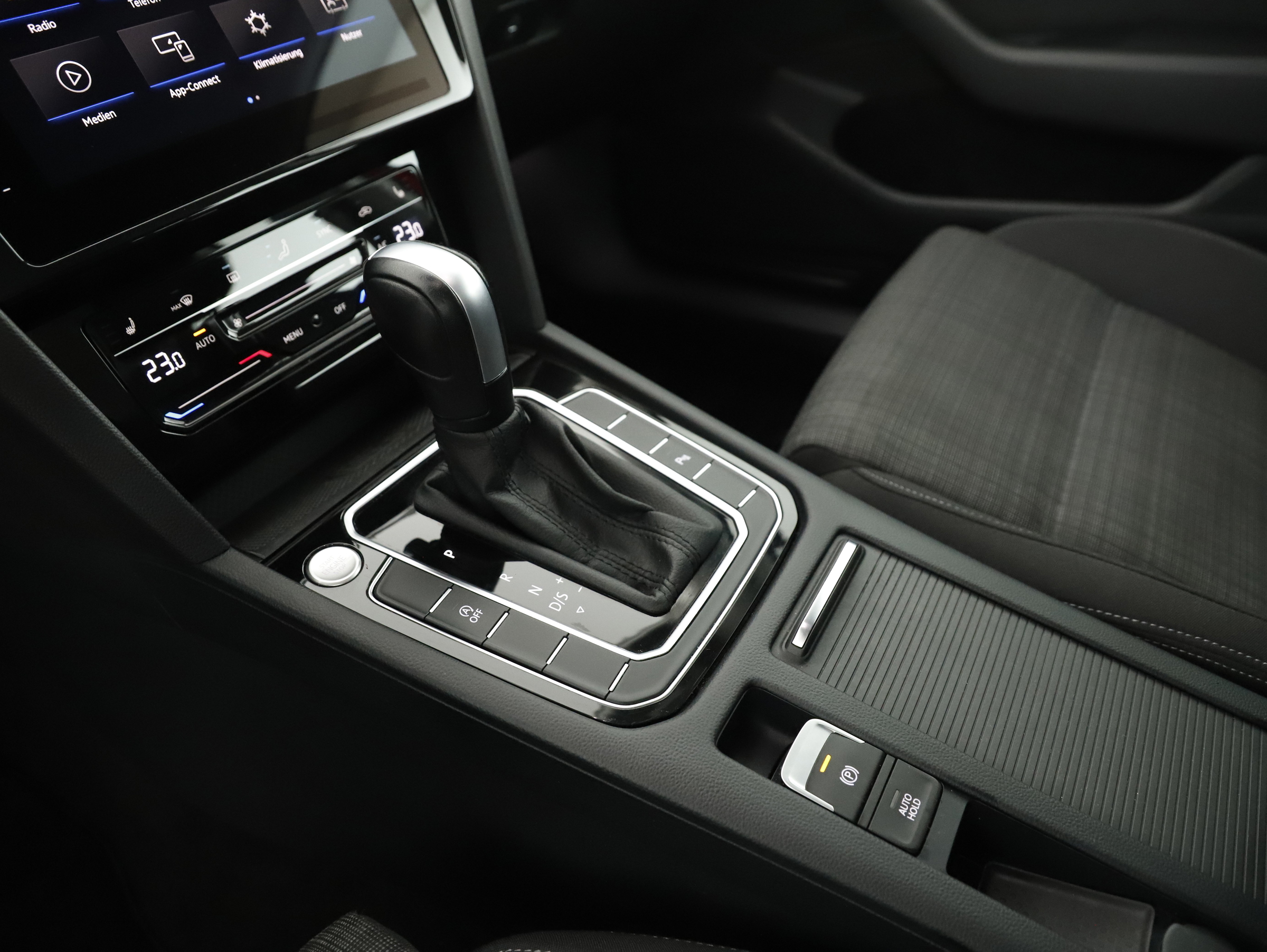 VW Passat Variant 2.0 TDI BMT Business | Bild 24 von 29