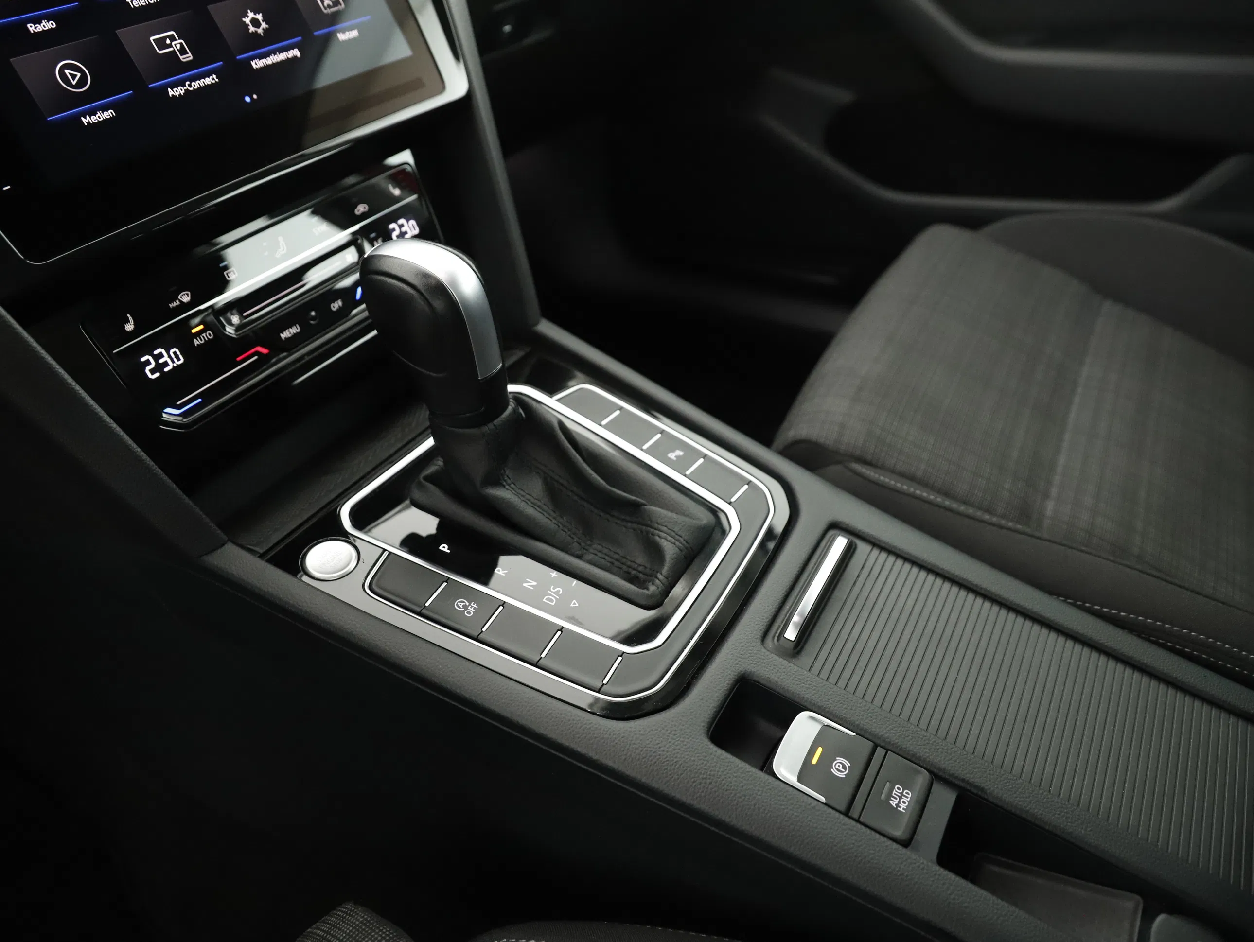 VW Passat Variant 2.0 TDI BMT Business | Bild 24 von 29