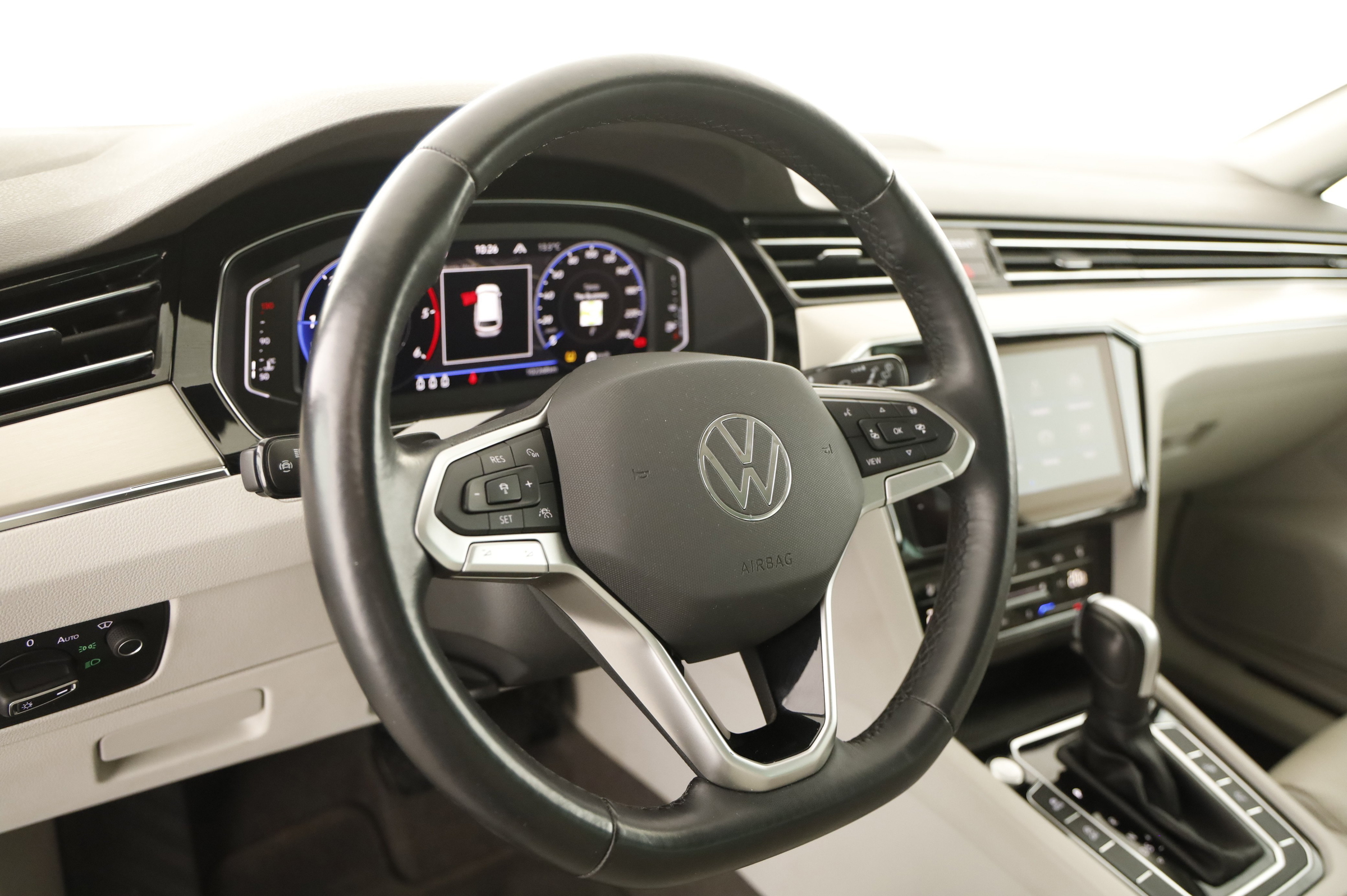 VW Passat Variant 2.0 TDI BMT Elegance | Bild 10 von 25