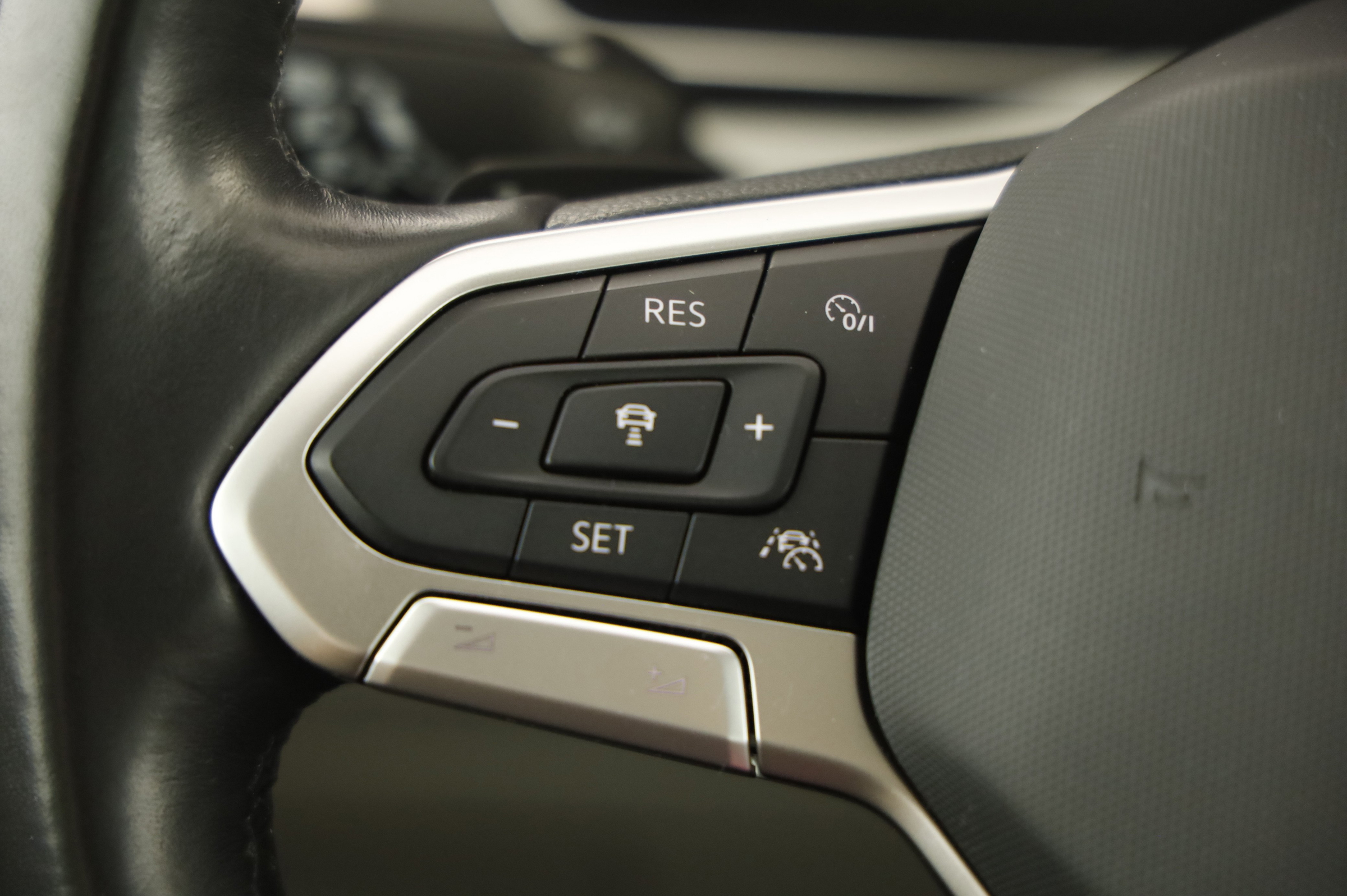 VW Passat Variant 2.0 TDI BMT Elegance | Bild 12 von 25