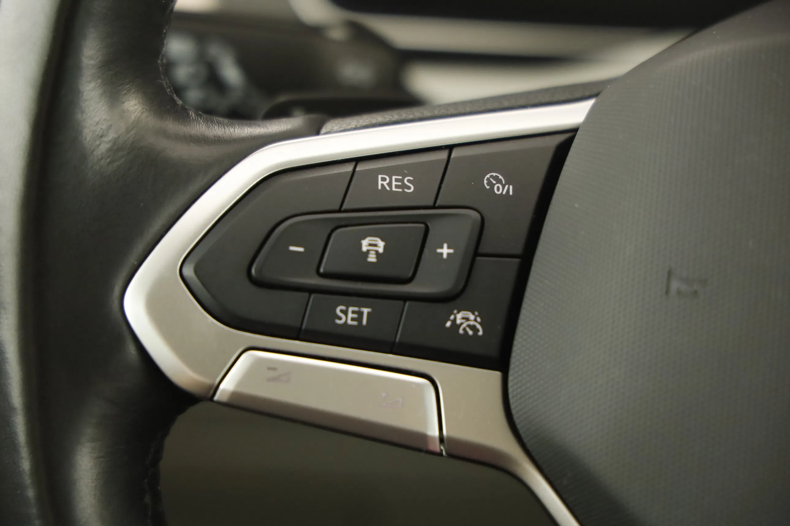 VW Passat Variant 2.0 TDI BMT Elegance | Bild 12 von 25