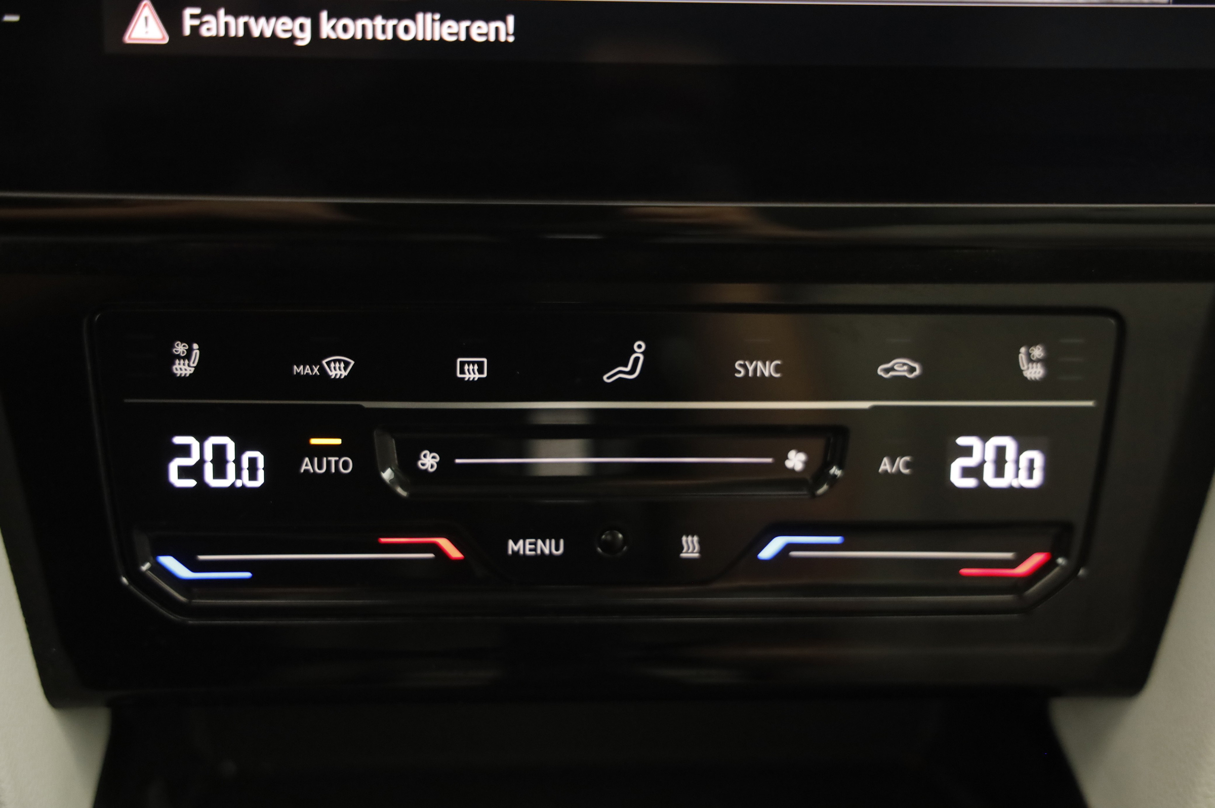 VW Passat Variant 2.0 TDI BMT Elegance | Bild 17 von 25