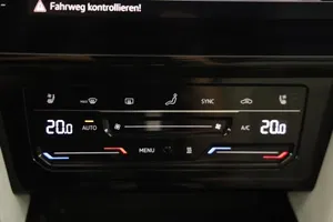 VW Passat Variant 2.0 TDI BMT Elegance | Thumbnail 17 von 25