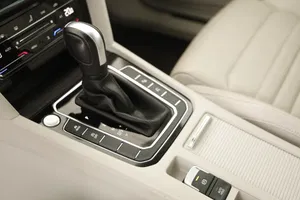 VW Passat Variant 2.0 TDI BMT Elegance | Thumbnail 18 von 25