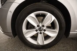 VW Passat Variant 2.0 TDI BMT Elegance | Thumbnail 4 von 25