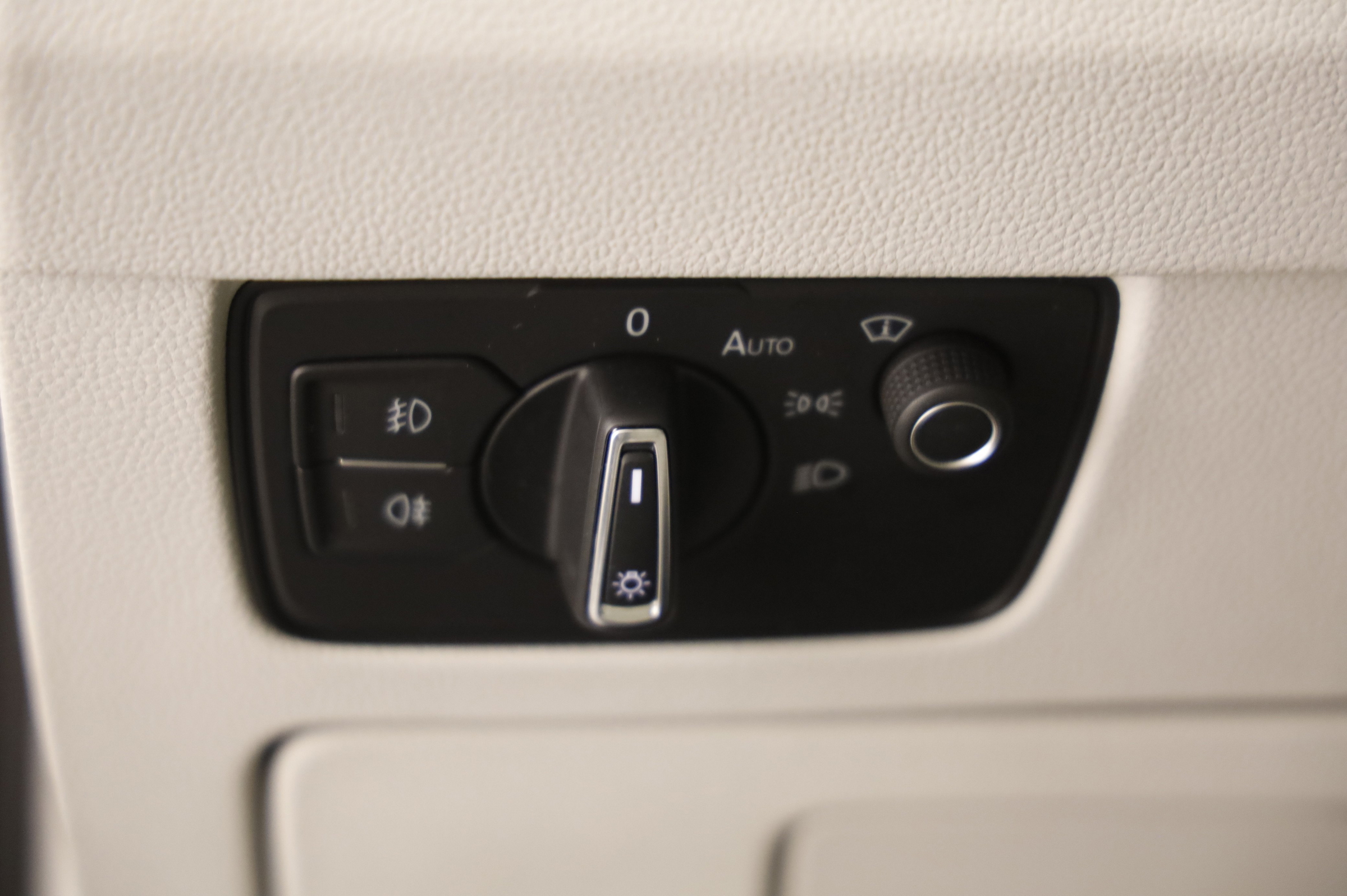VW Passat Variant 2.0 TDI BMT Elegance | Bild 7 von 25