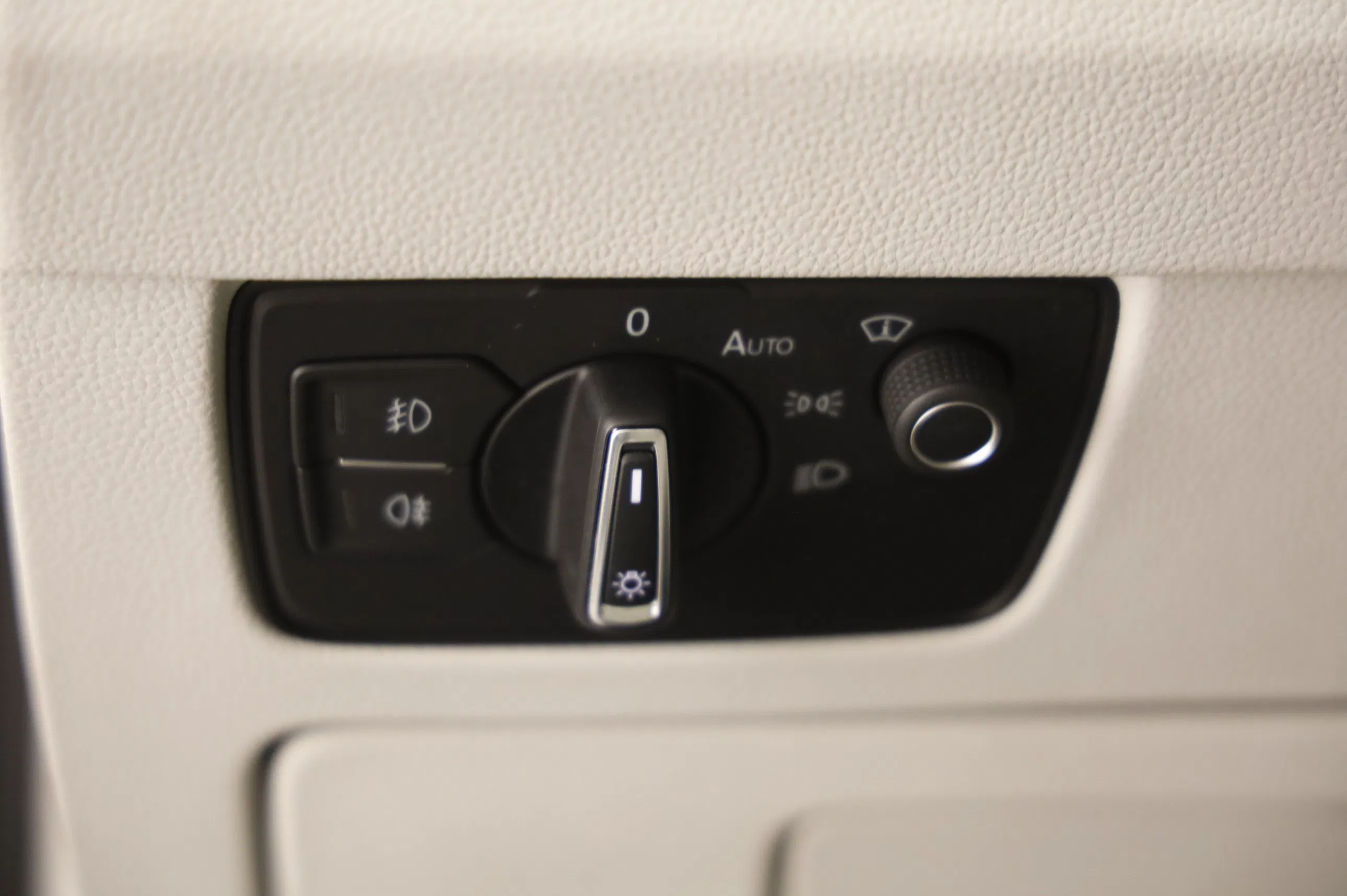 VW Passat Variant 2.0 TDI BMT Elegance | Bild 7 von 25