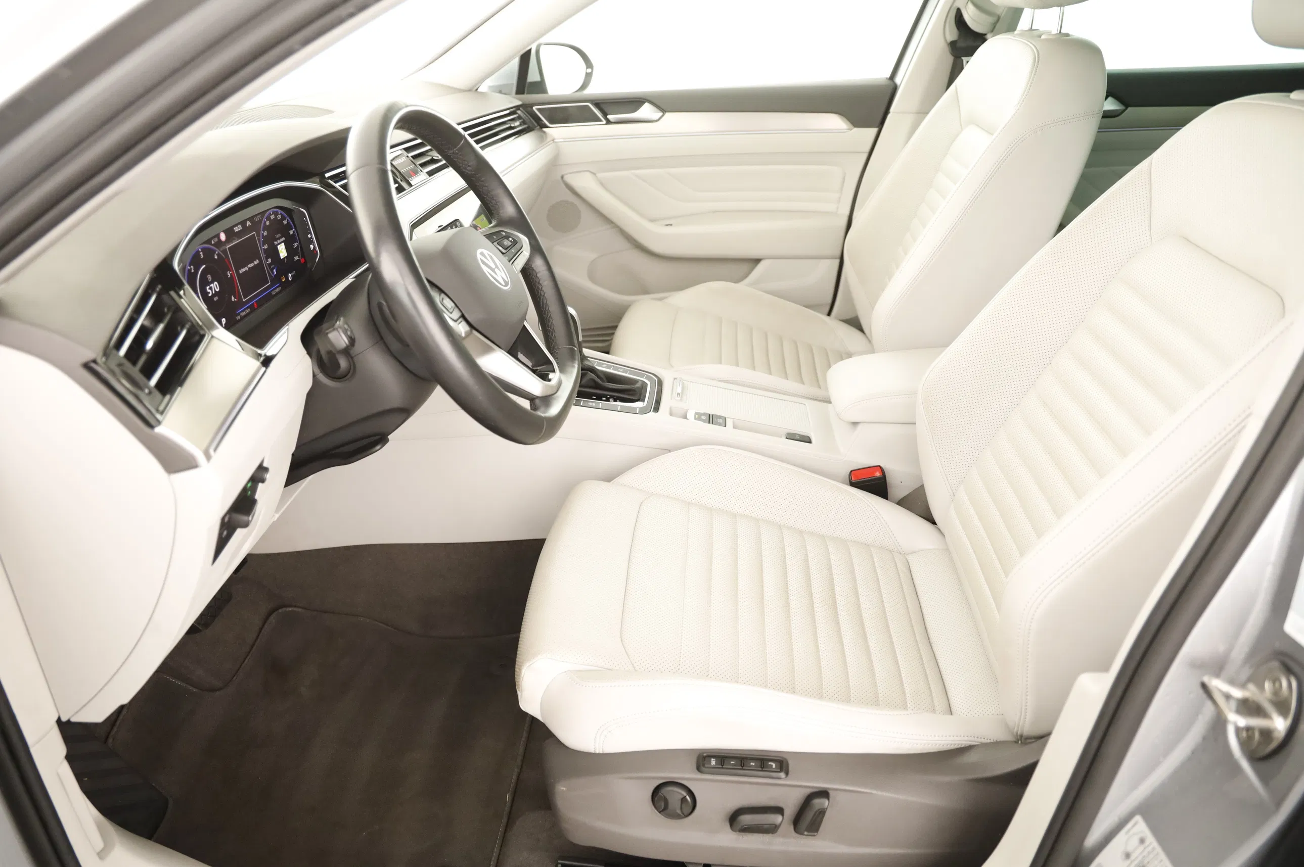 VW Passat Variant 2.0 TDI BMT Elegance | Bild 8 von 25