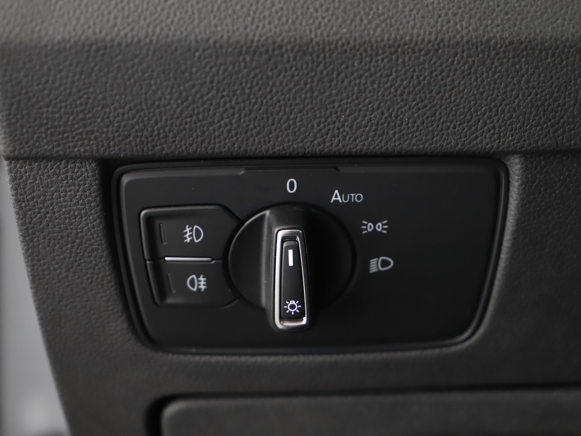 VW Passat Variant 2.0 TDI 4Motion BMT Business | Bild 8 von 23