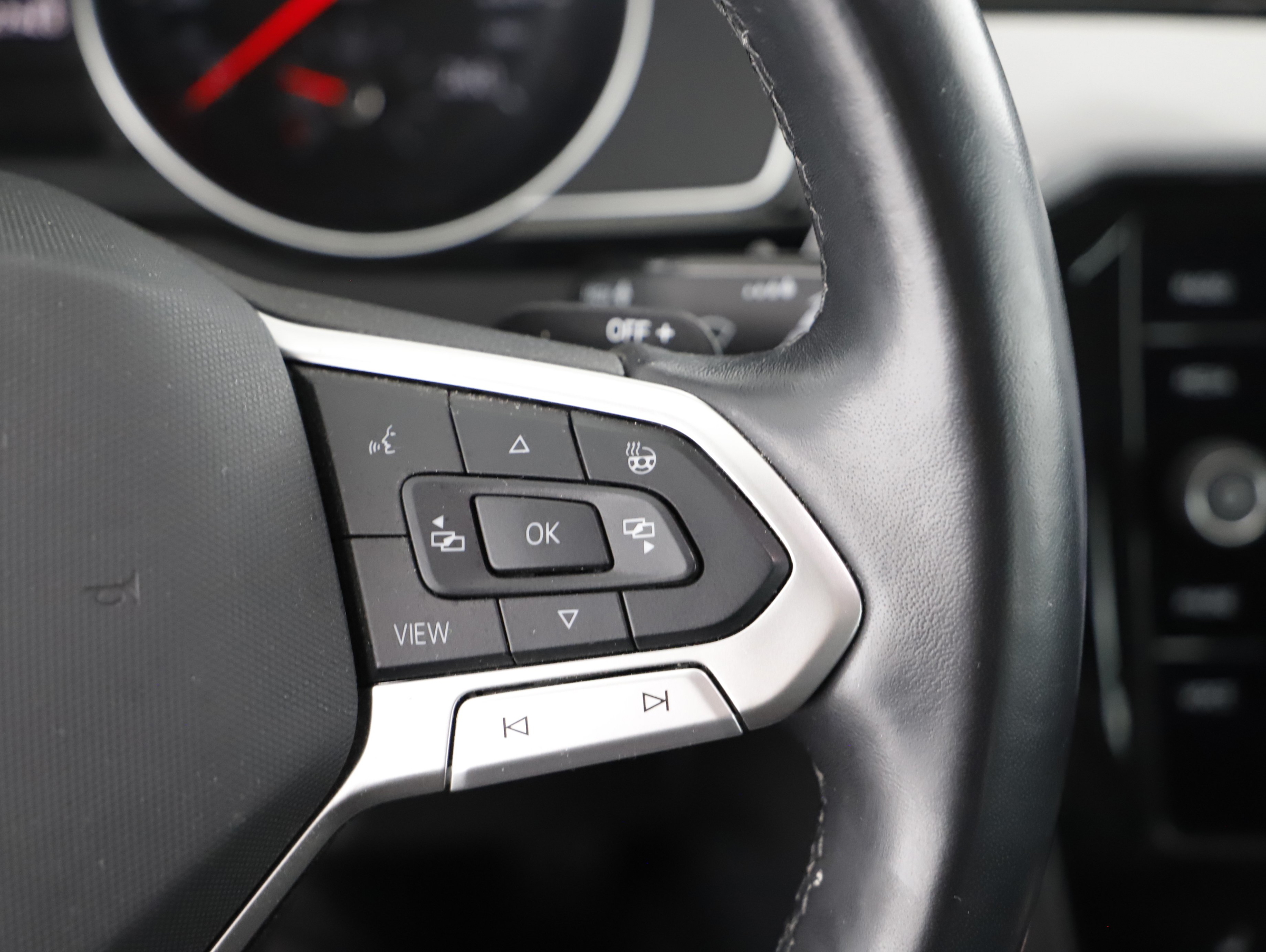 VW Passat Variant 2.0 TDI 4Motion BMT Business | Bild 11 von 23