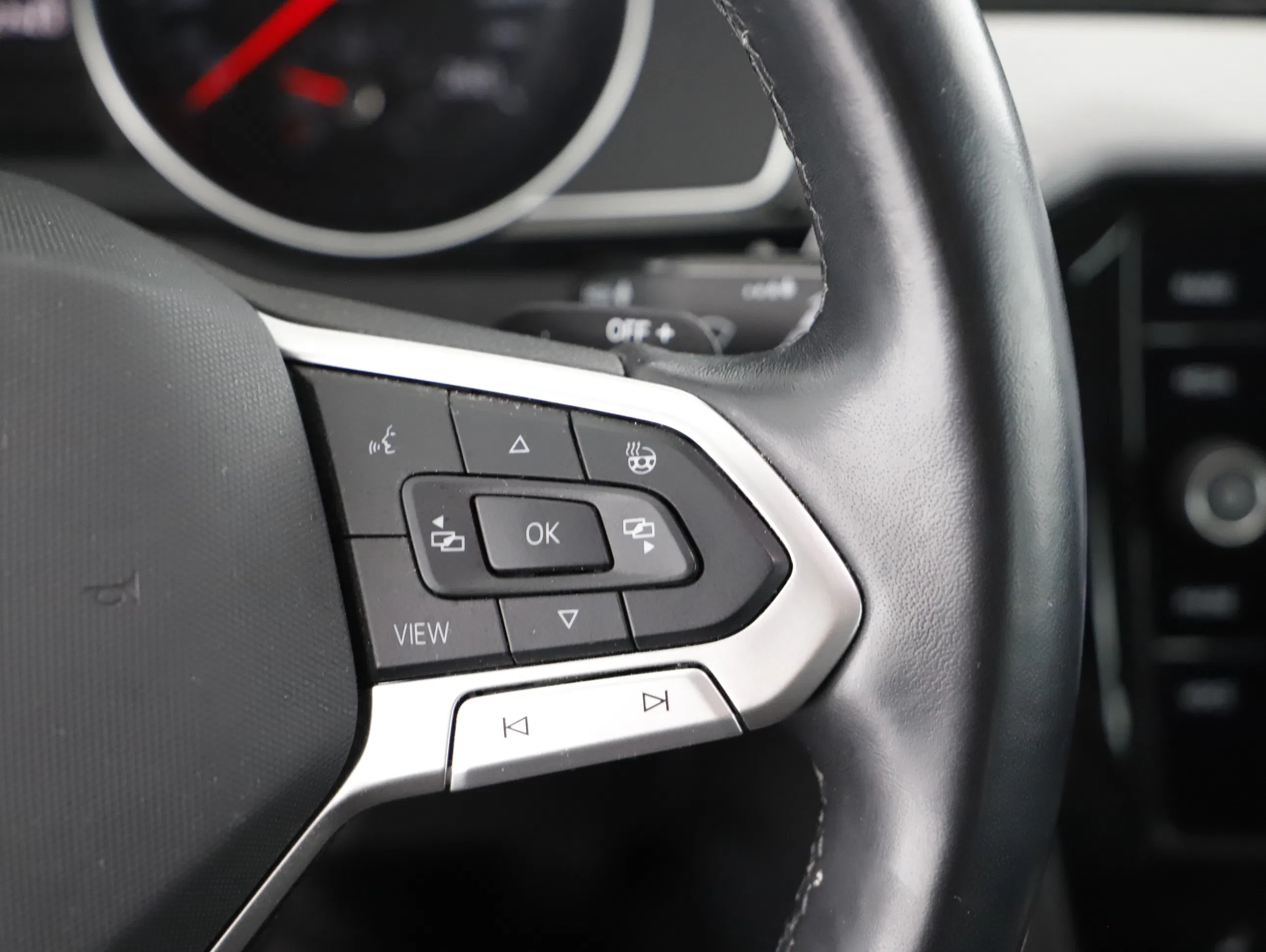 VW Passat Variant 2.0 TDI 4Motion BMT Business | Bild 11 von 23