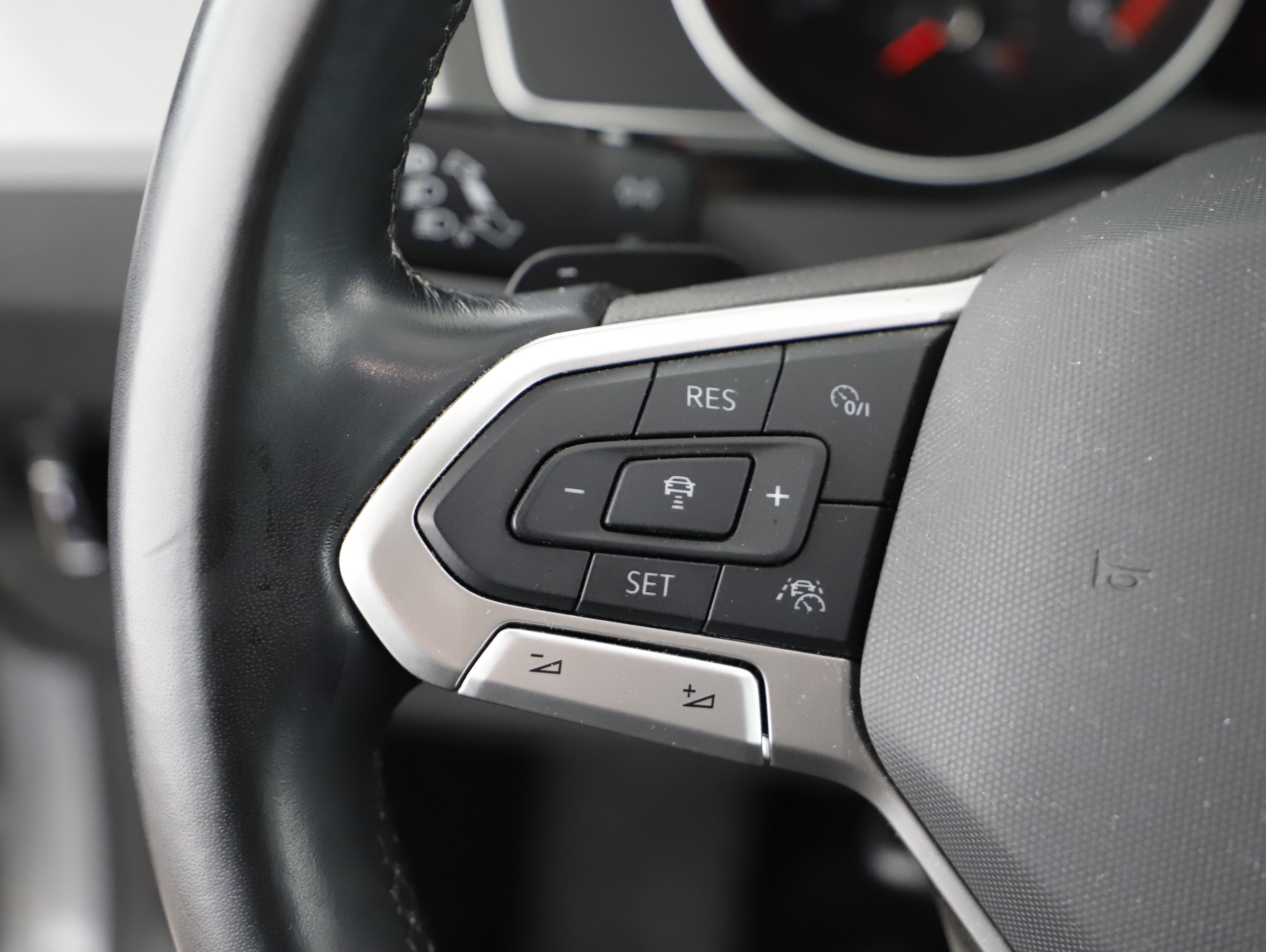 VW Passat Variant 2.0 TDI 4Motion BMT Business | Bild 10 von 23