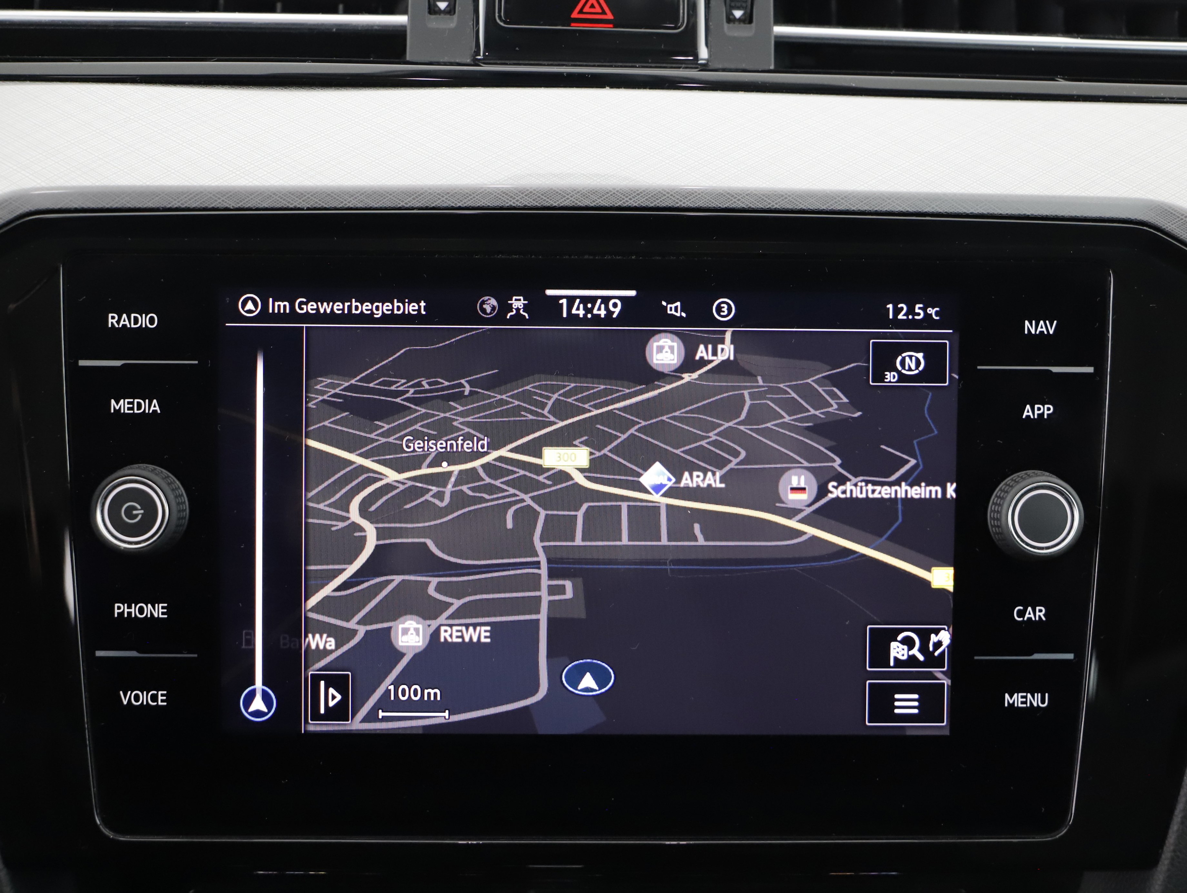 VW Passat Variant 2.0 TDI 4Motion BMT Business | Bild 17 von 23