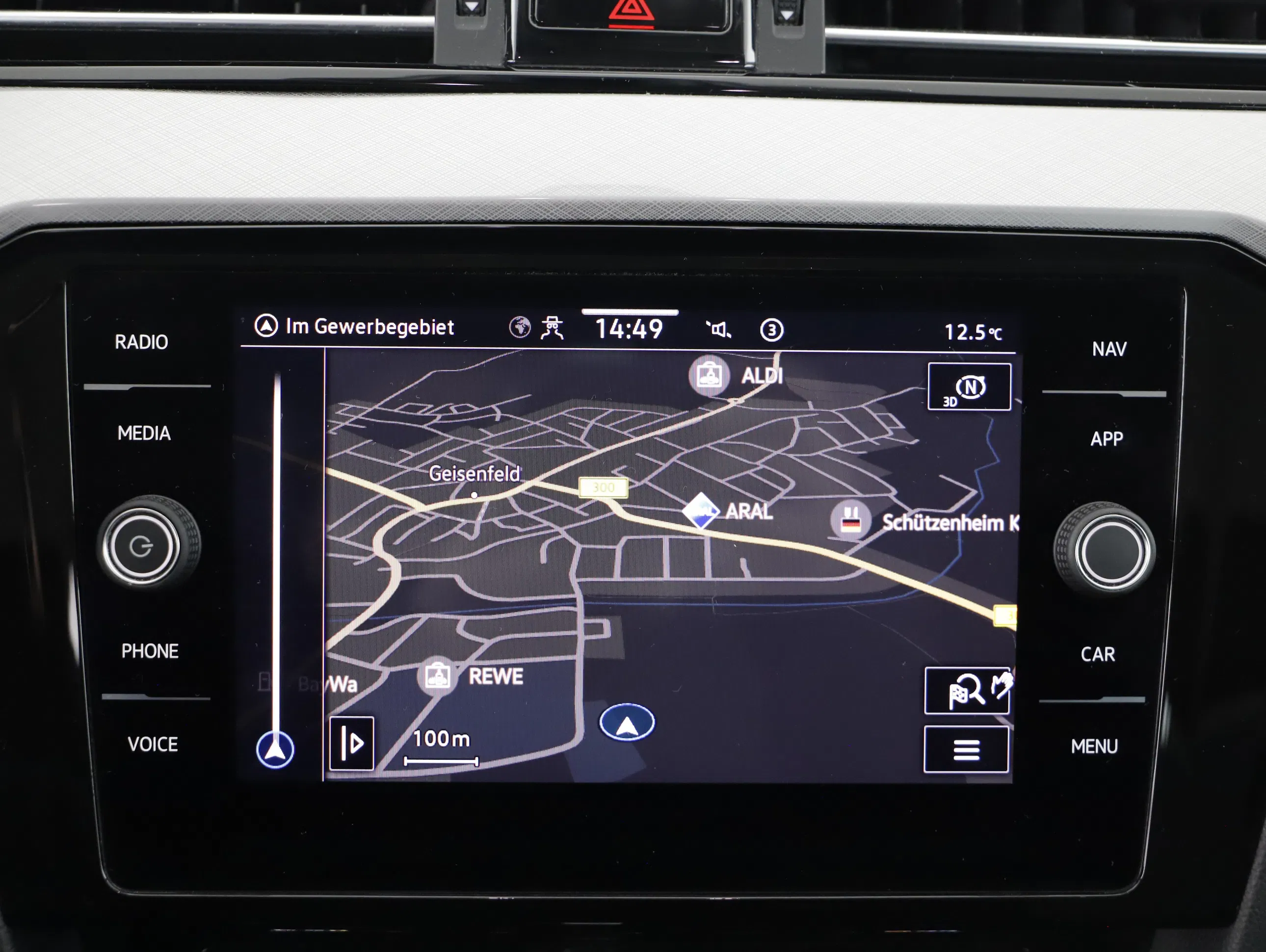 VW Passat Variant 2.0 TDI 4Motion BMT Business | Bild 17 von 23