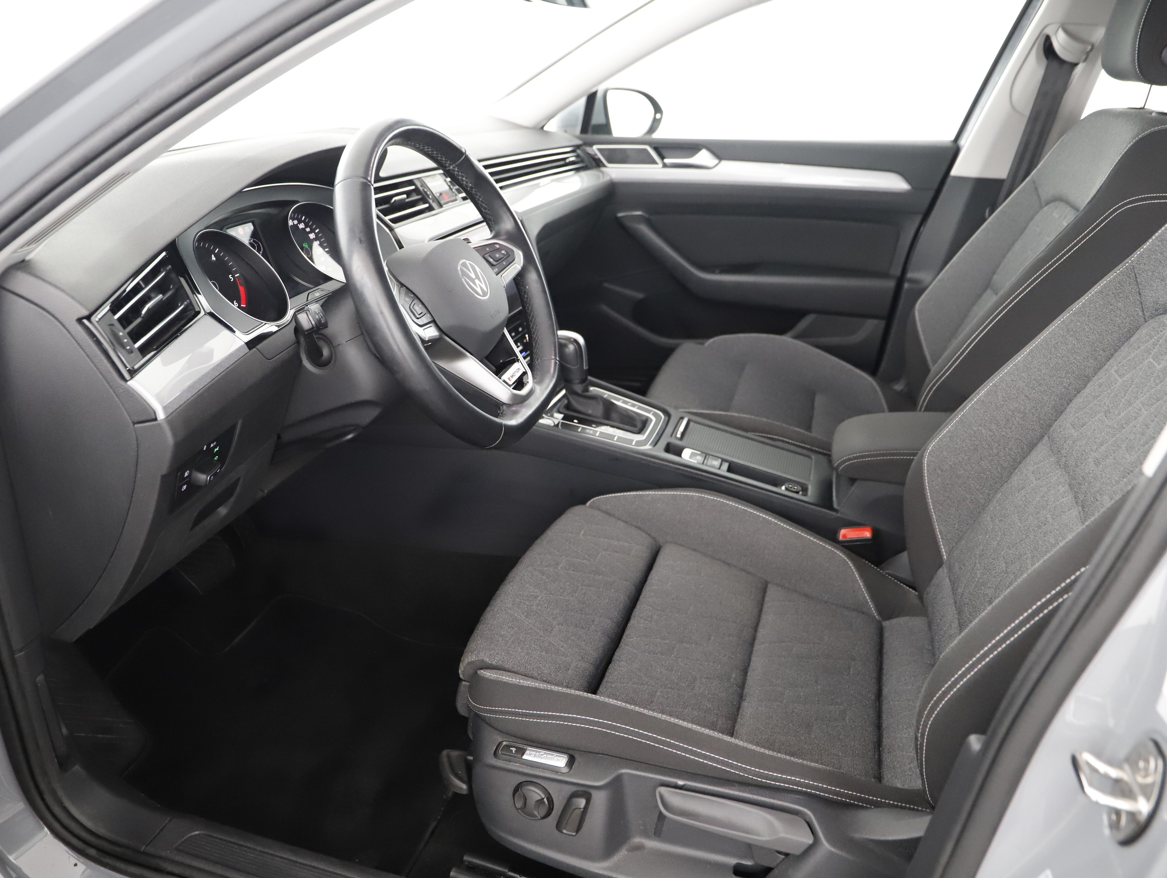 VW Passat Variant 2.0 TDI 4Motion BMT Business | Bild 5 von 23