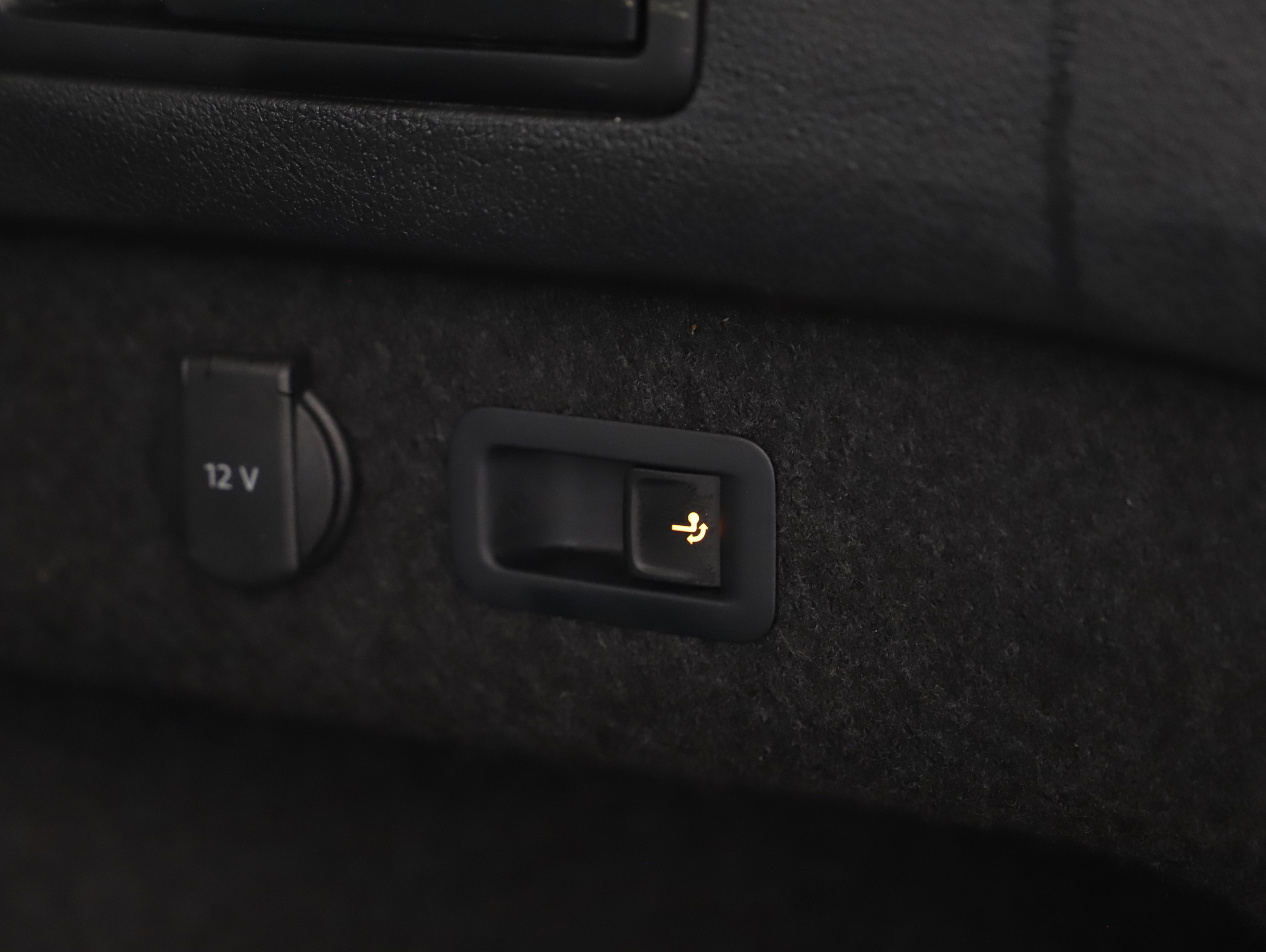 VW Passat Variant 2.0 TDI 4Motion BMT Business | Bild 22 von 23