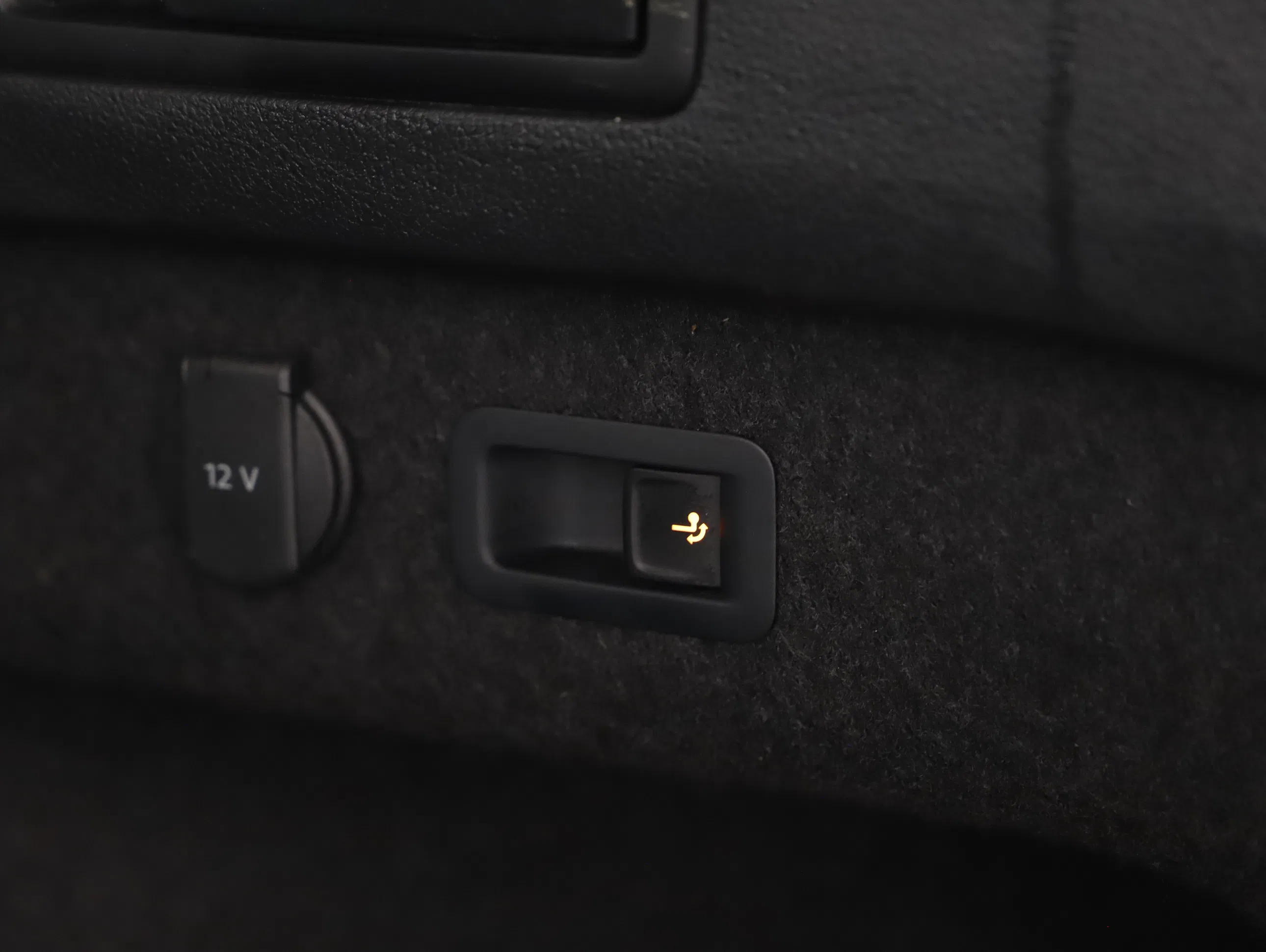 VW Passat Variant 2.0 TDI 4Motion BMT Business | Bild 22 von 23