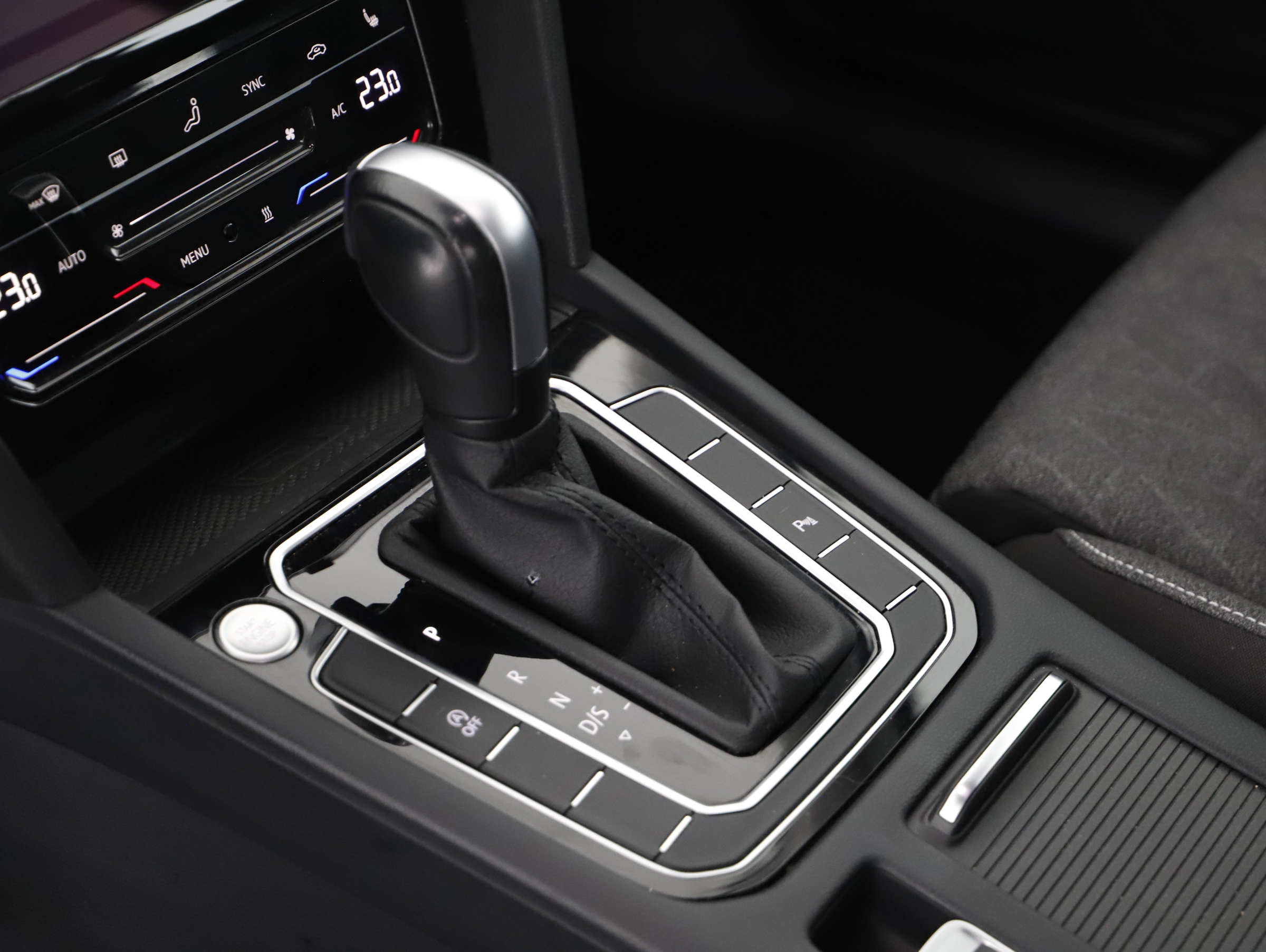 VW Passat Variant 2.0 TDI 4Motion BMT Business | Bild 13 von 23