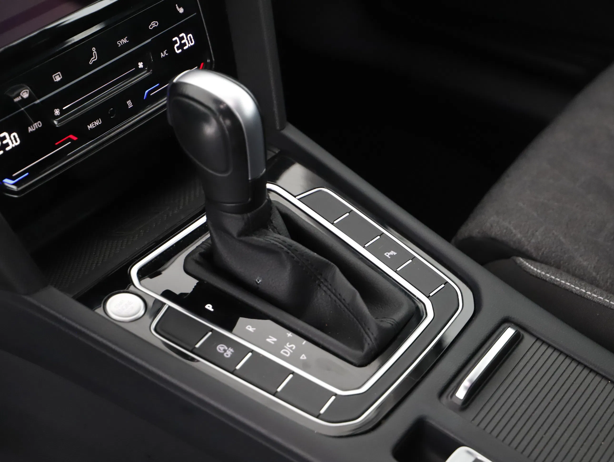 VW Passat Variant 2.0 TDI 4Motion BMT Business | Bild 13 von 23