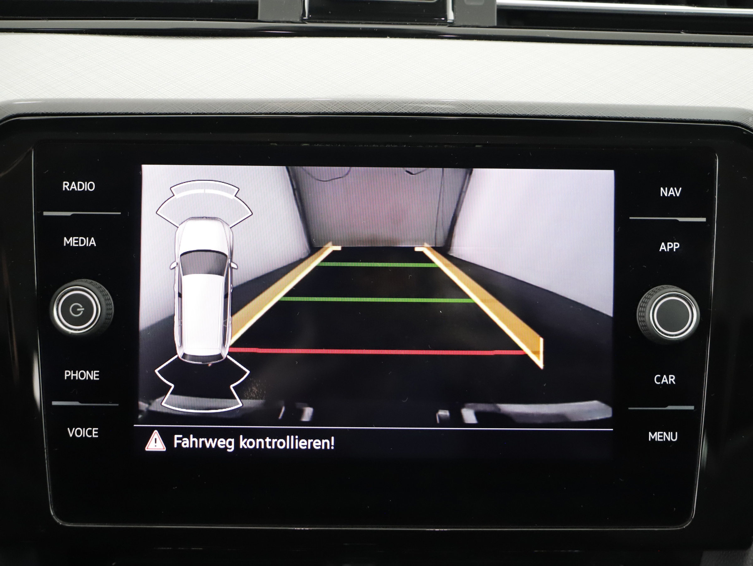 VW Passat Variant 2.0 TDI 4Motion BMT Business | Bild 15 von 23