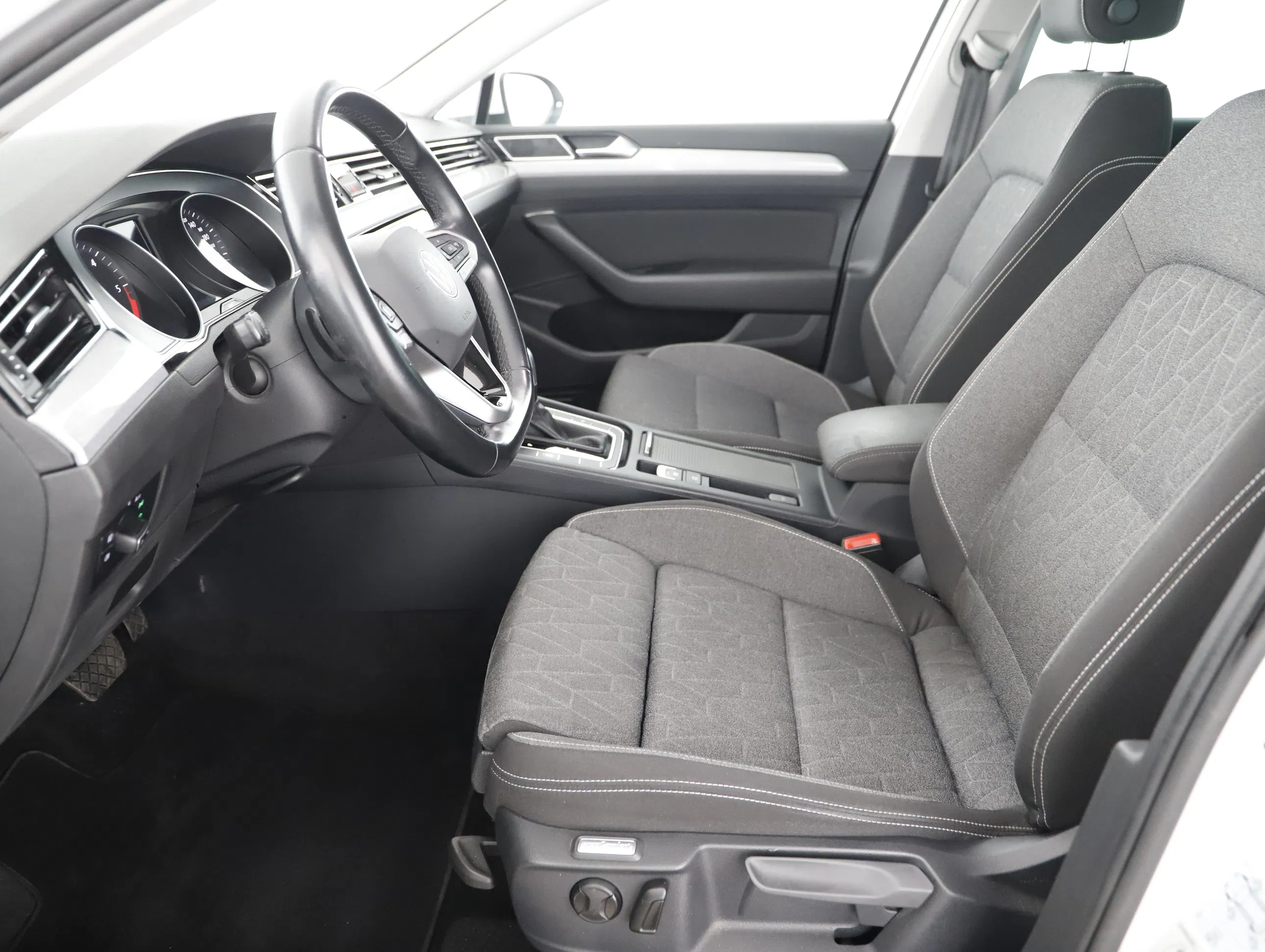 VW Passat Variant 2.0 TDI Bus. DSG | Bild 6 von 21