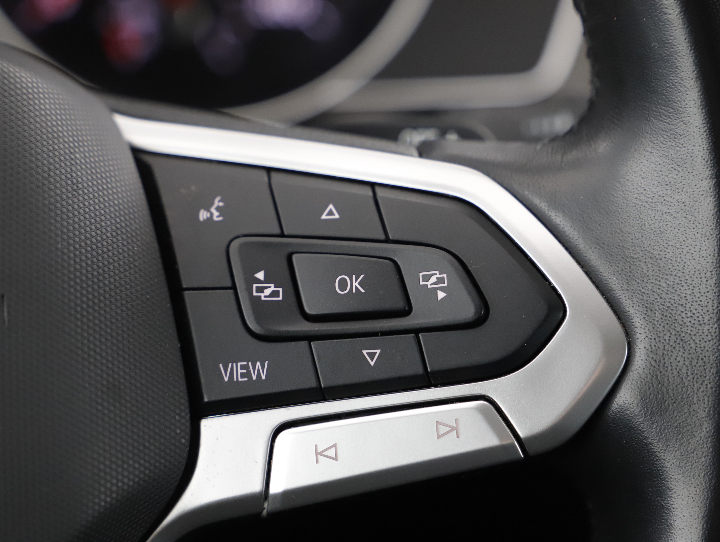 VW Passat Variant 2.0 TDI Bus. DSG | Bild 10 von 21