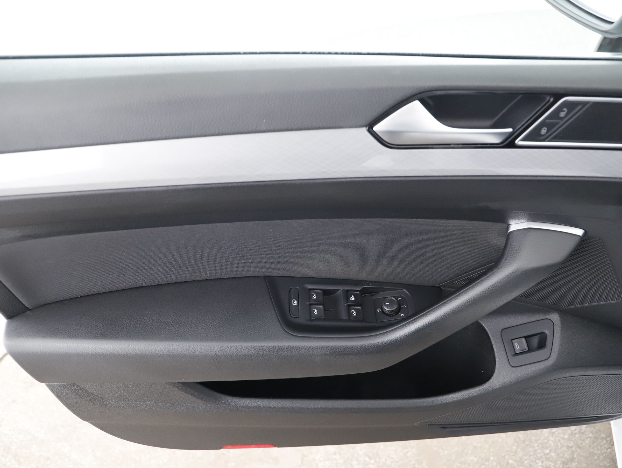 VW Passat Variant 2.0 TDI Bus. DSG | Bild 4 von 21