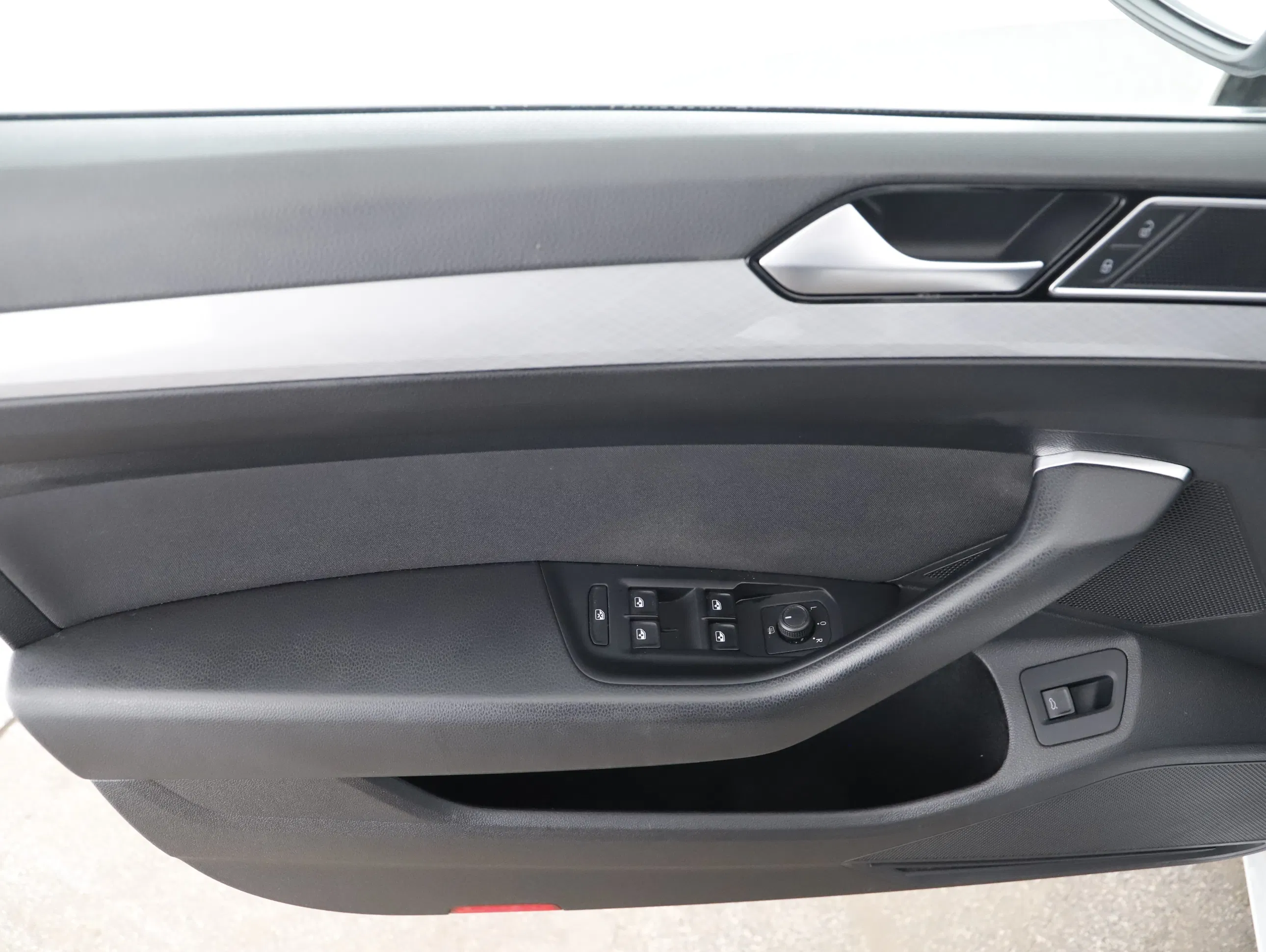 VW Passat Variant 2.0 TDI Bus. DSG | Bild 4 von 21