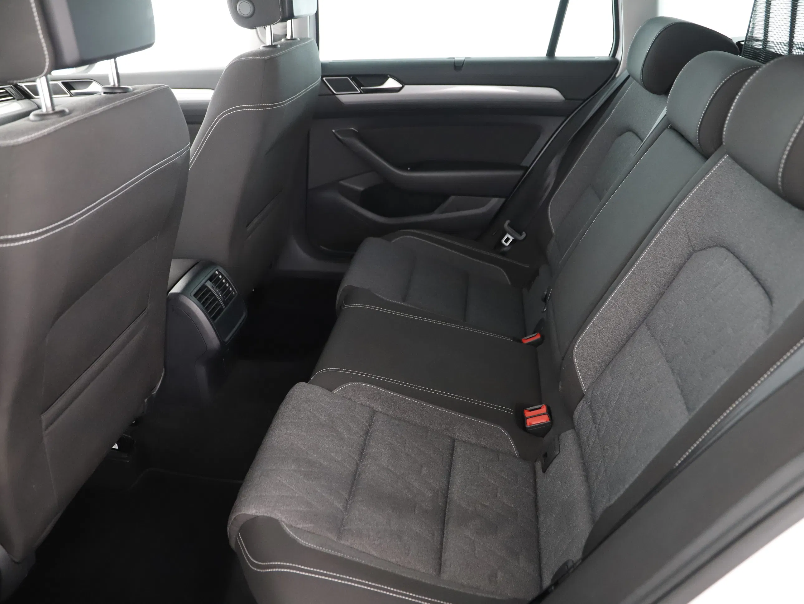 VW Passat Variant 2.0 TDI Bus. DSG | Bild 7 von 21