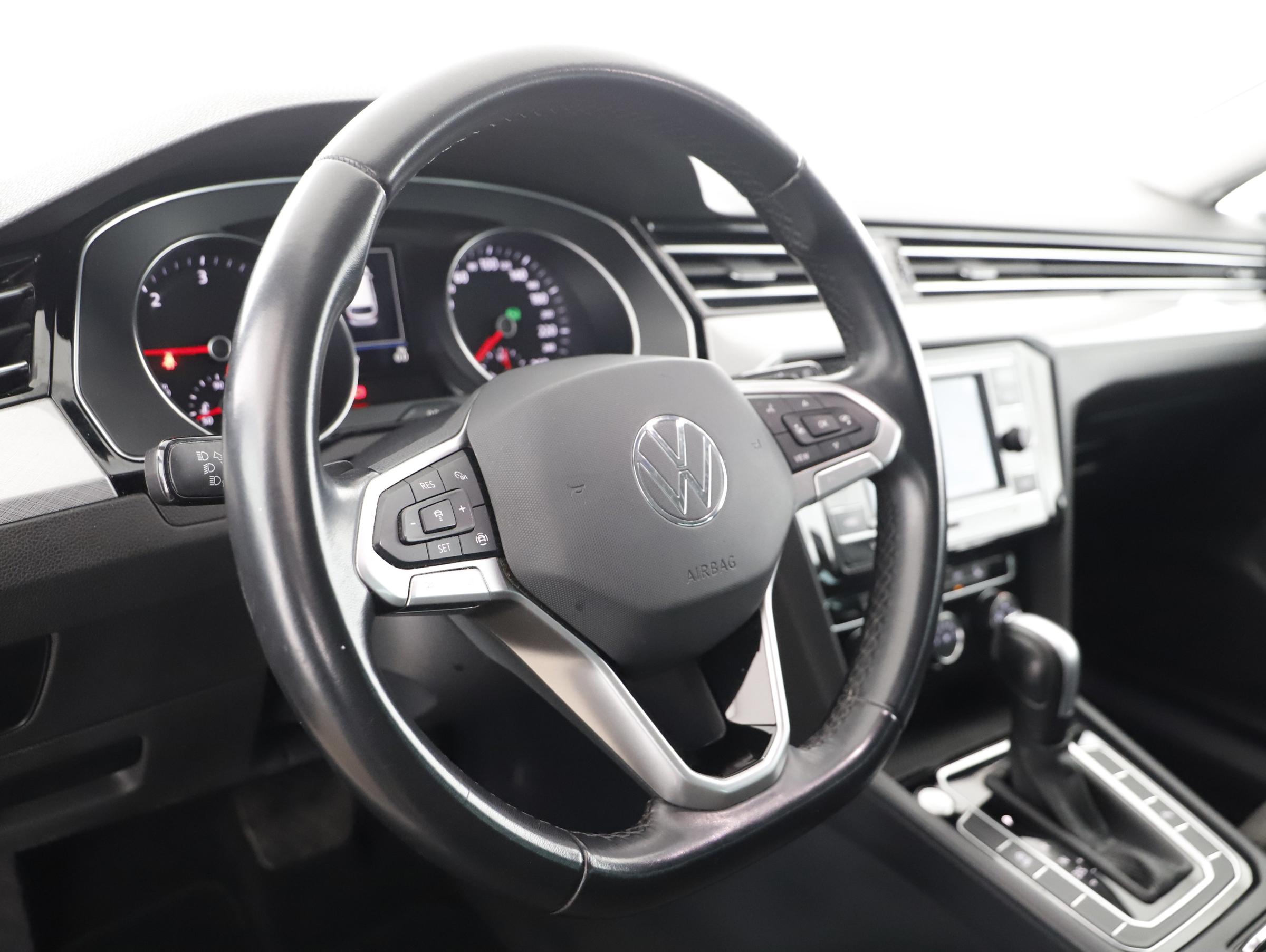 VW Passat Variant 2.0 TDI Bus. DSG | Bild 8 von 21