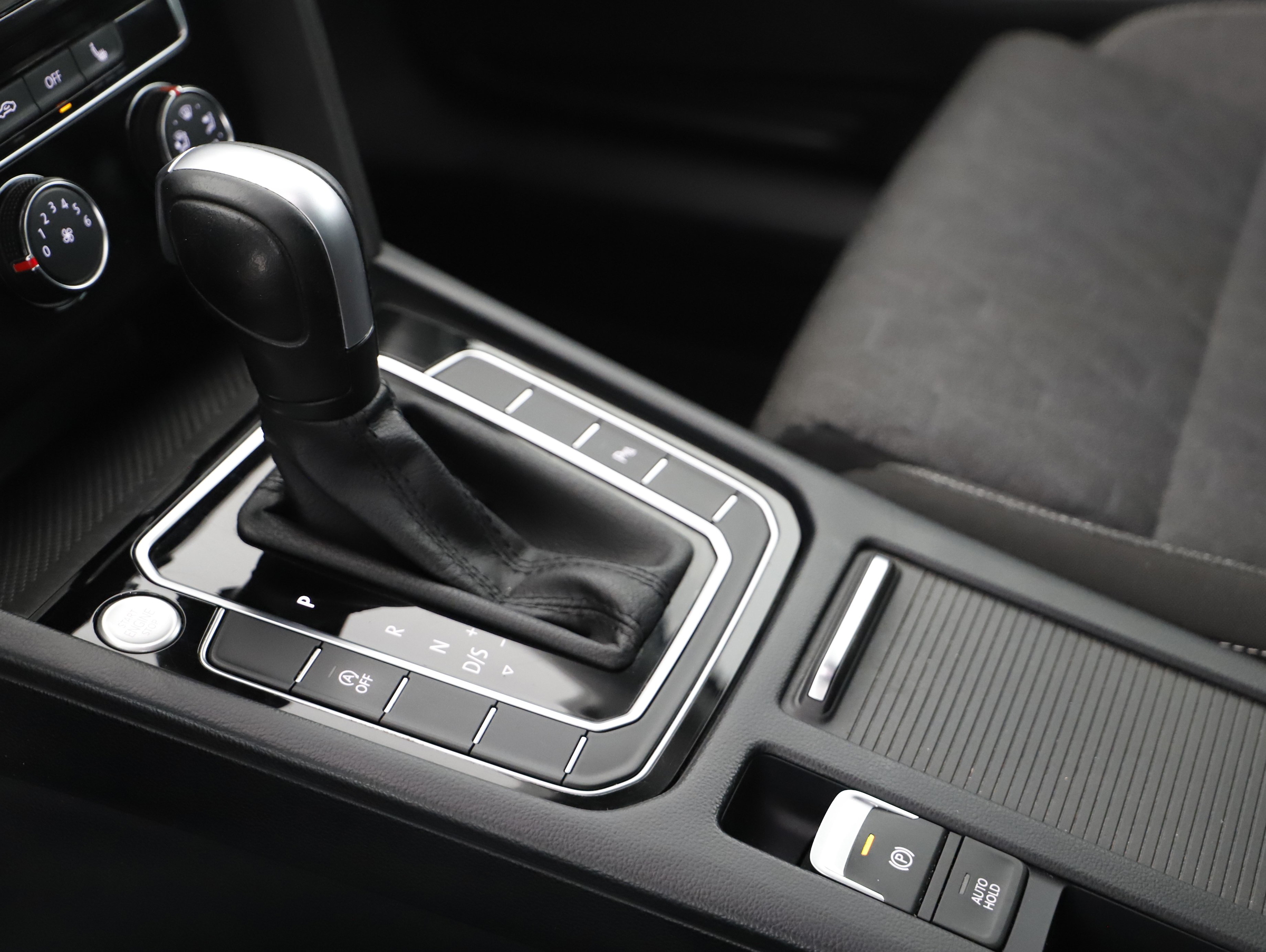 VW Passat Variant 2.0 TDI Bus. DSG | Bild 13 von 21