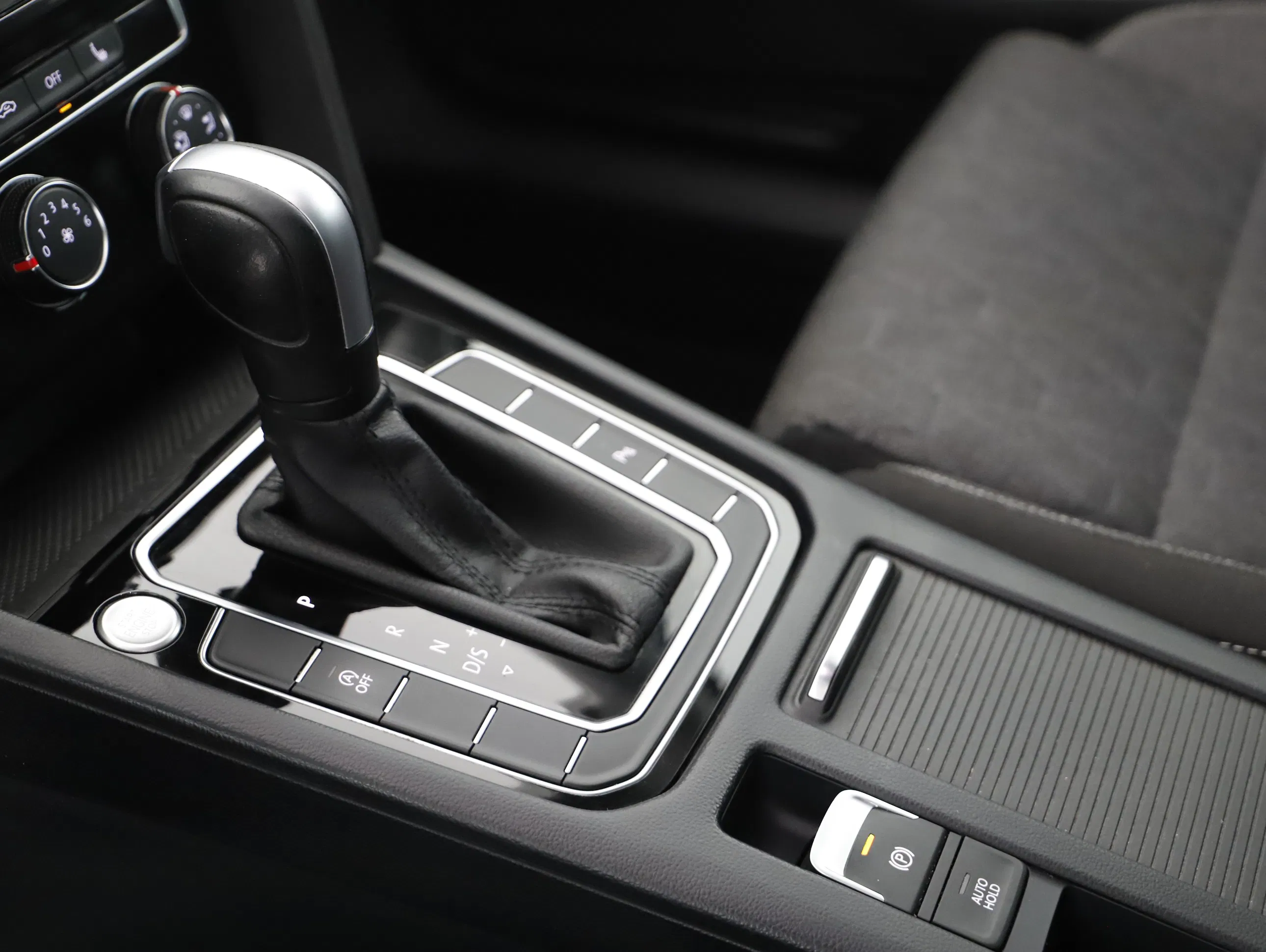 VW Passat Variant 2.0 TDI Bus. DSG | Bild 13 von 21