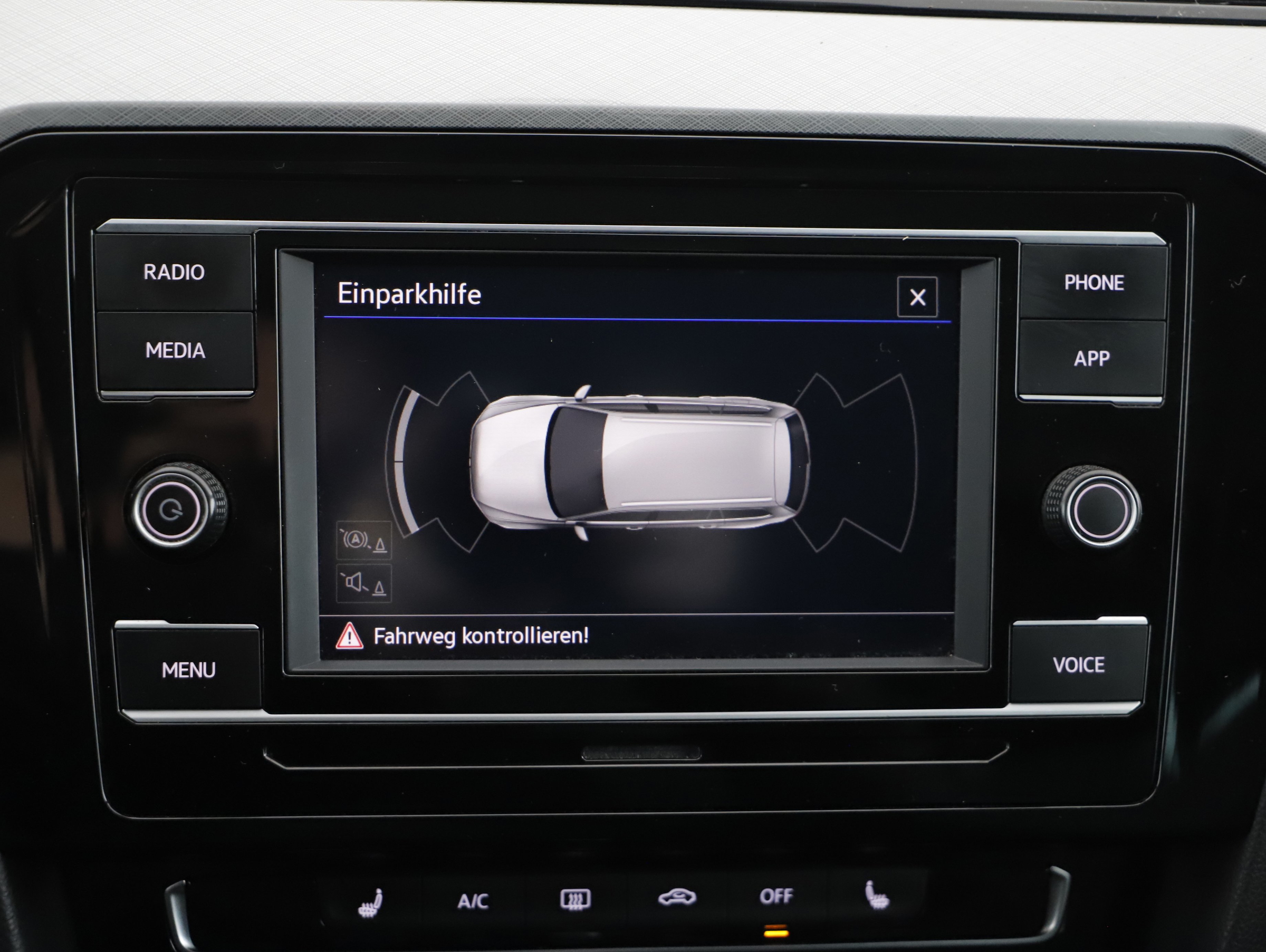 VW Passat Variant 2.0 TDI Bus. DSG | Bild 16 von 21