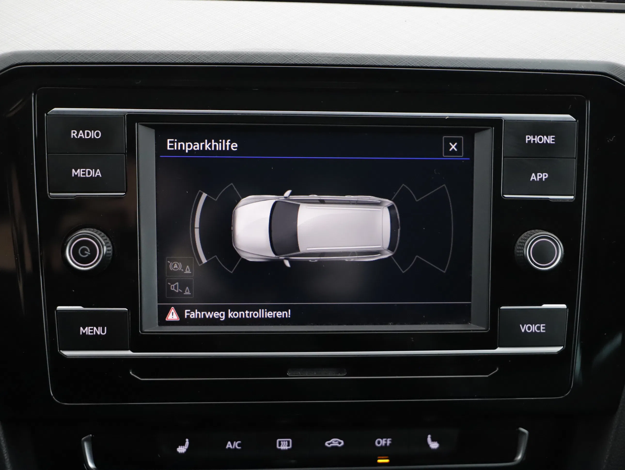 VW Passat Variant 2.0 TDI Bus. DSG | Bild 16 von 21