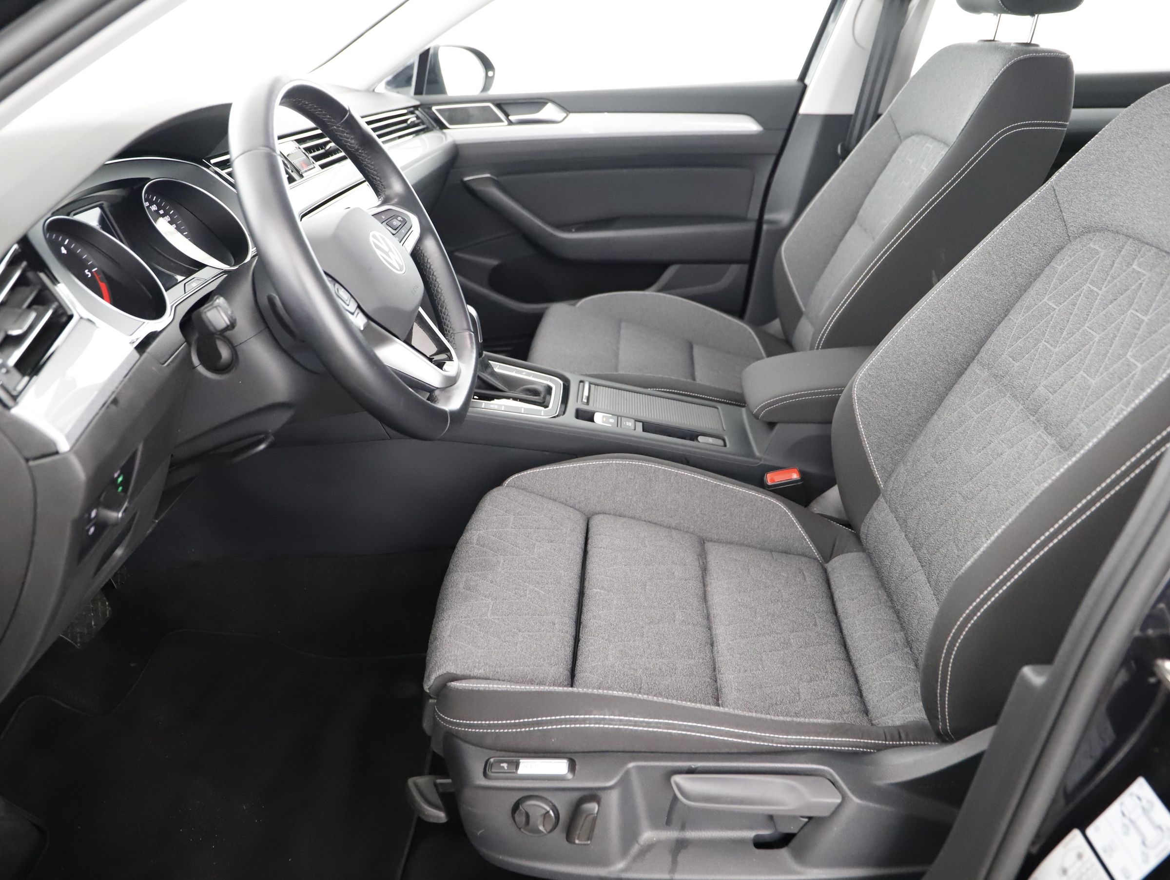 VW Passat Variant 2.0 TDI Bus. DSG | Bild 7 von 21