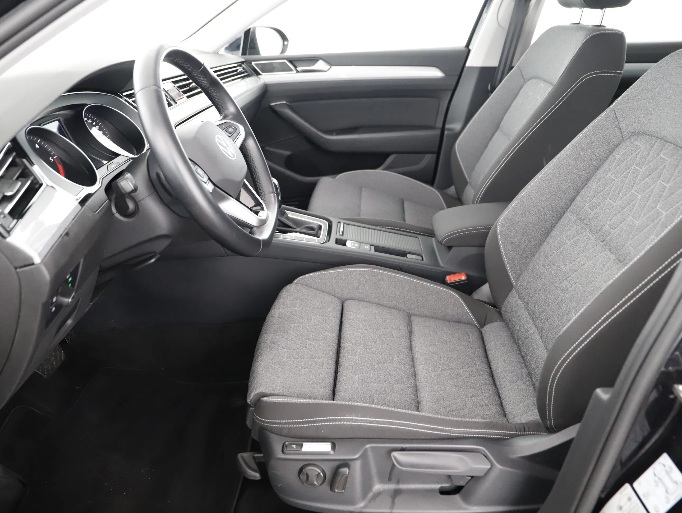 VW Passat Variant 2.0 TDI Bus. DSG | Bild 7 von 21