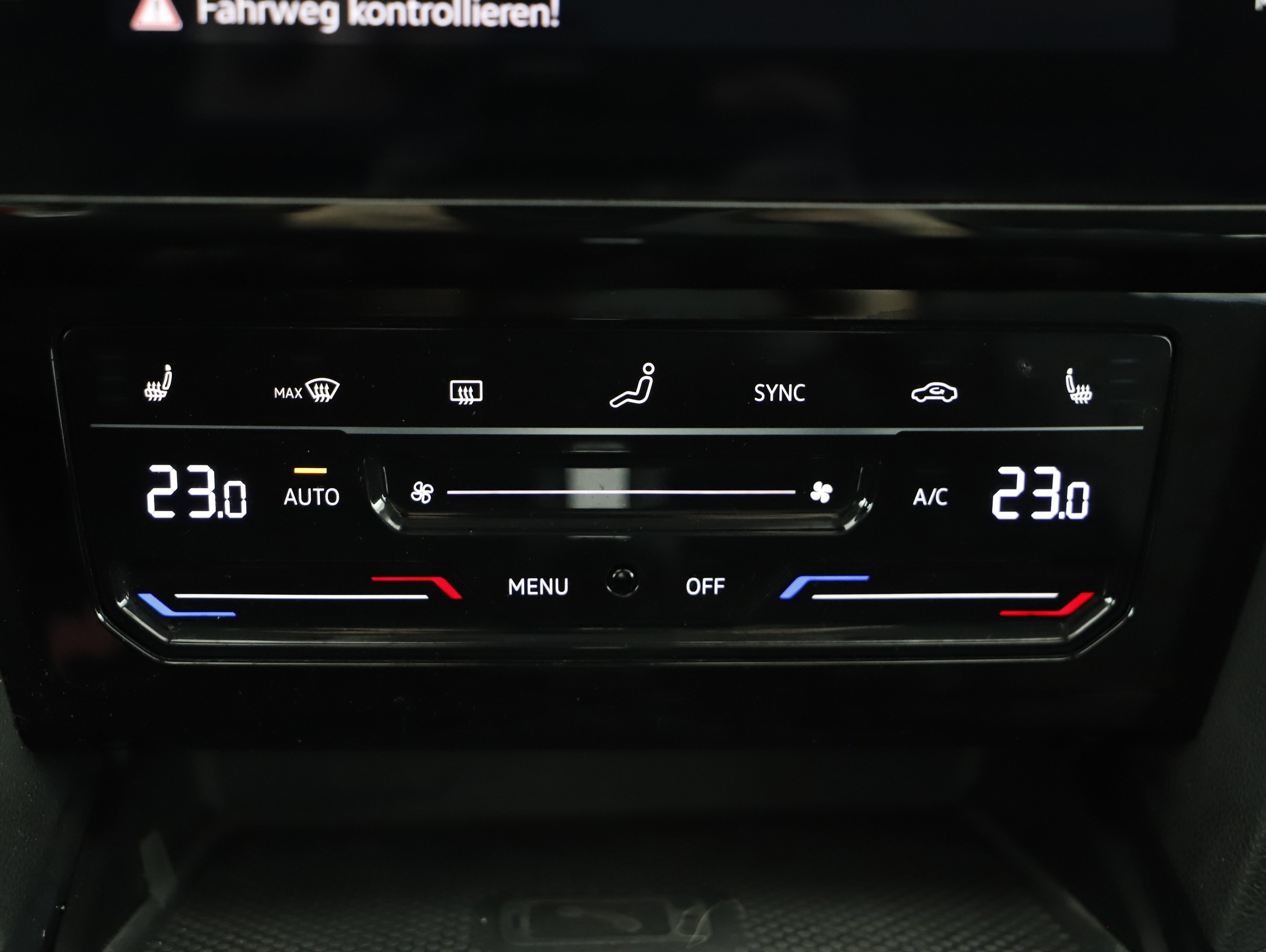 VW Passat Variant 2.0 TDI Bus. DSG | Bild 13 von 21