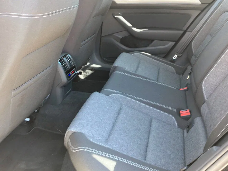 VW Passat Variant 2.0 TDI Bus. DSG | Bild 13 von 21