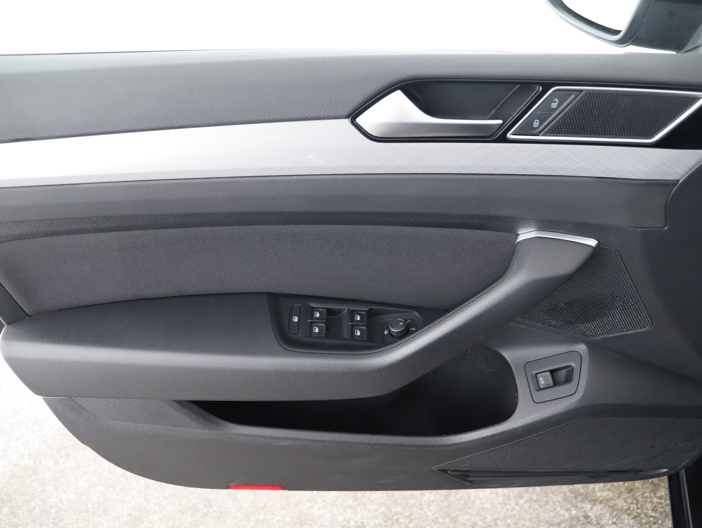 VW Passat Variant 2.0 TDI Bus. DSG | Bild 4 von 21