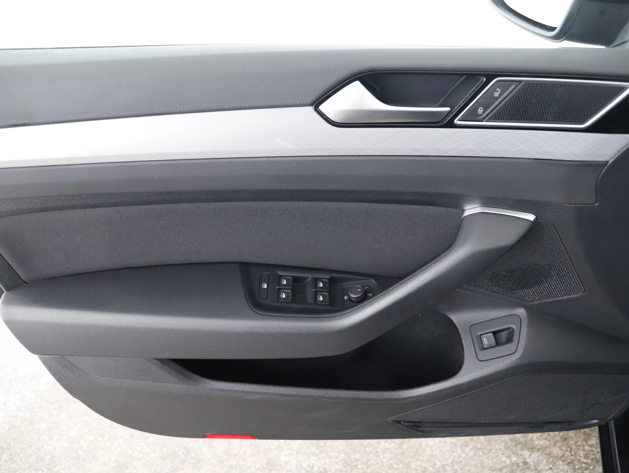 VW Passat Variant 2.0 TDI Bus. DSG | Bild 4 von 21